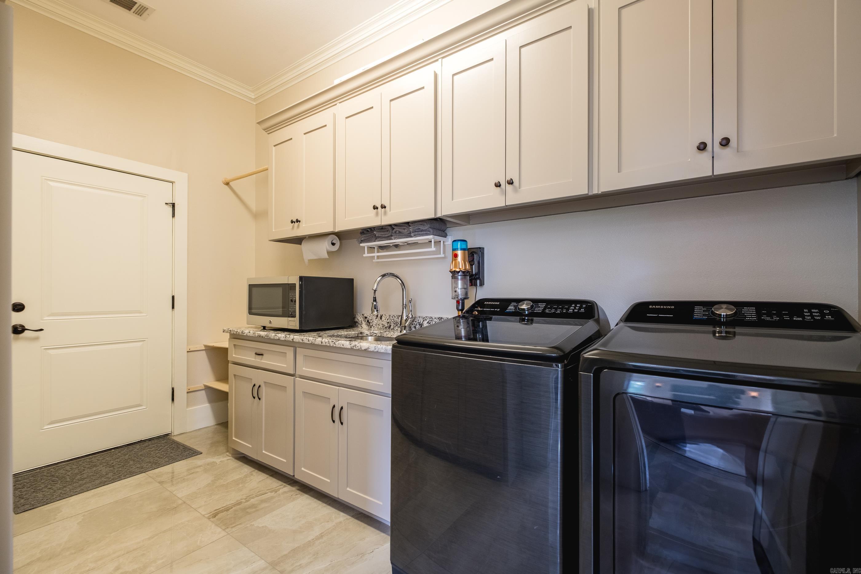 CHENAL VALLEY "ACCADIA COURT" - Residential