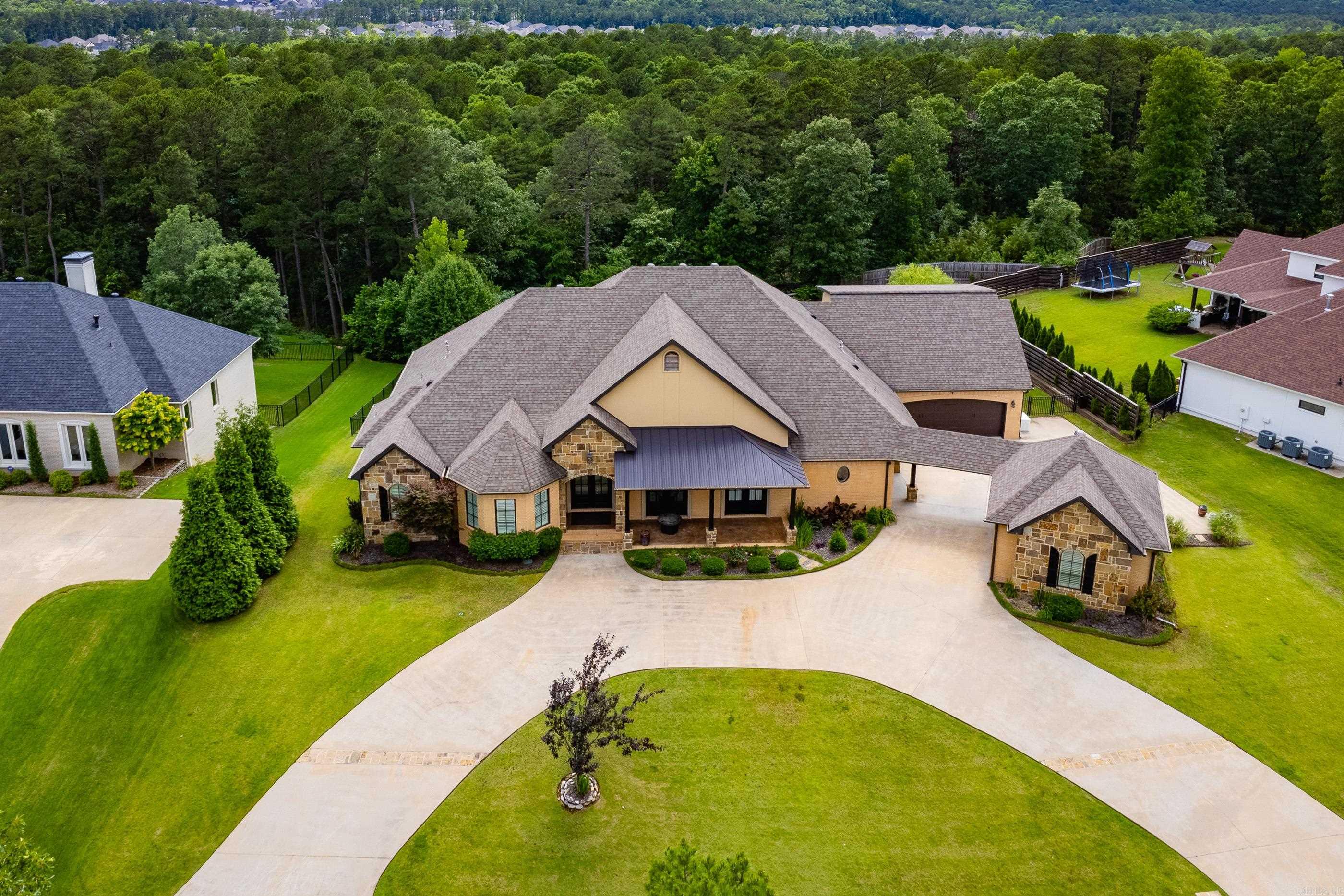 CHENAL VALLEY "ACCADIA COURT" - Residential