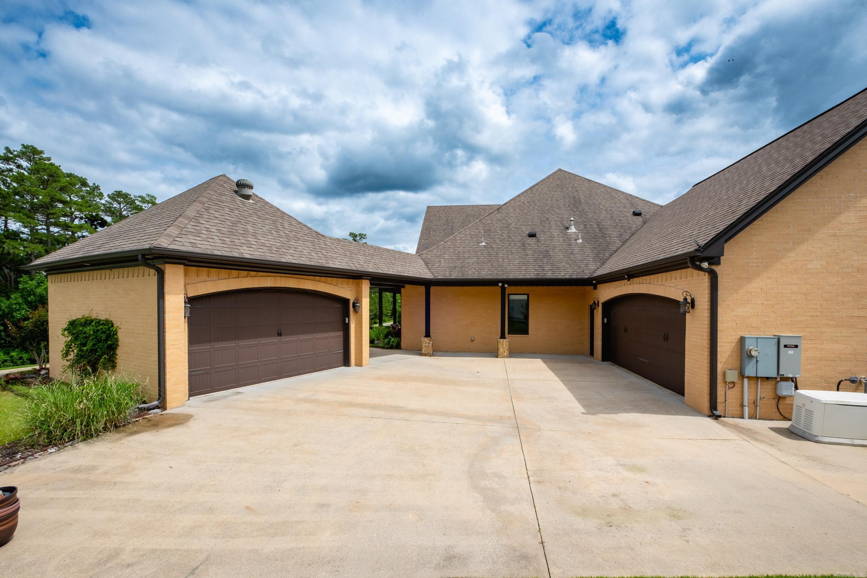 CHENAL VALLEY "ACCADIA COURT" - Residential