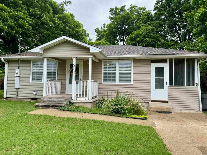 In the heart of Jonesboro.  Great location.  2 bedroom 1 bath cottage with a screened porch.  Has a large basement/cellar.  Large living room, Large Laundry room with storage and washer and dryer remains.  Kitchen has a refrigerator and kitchen stove. Large shady backyard.  NEW ROOF AND HVAC.