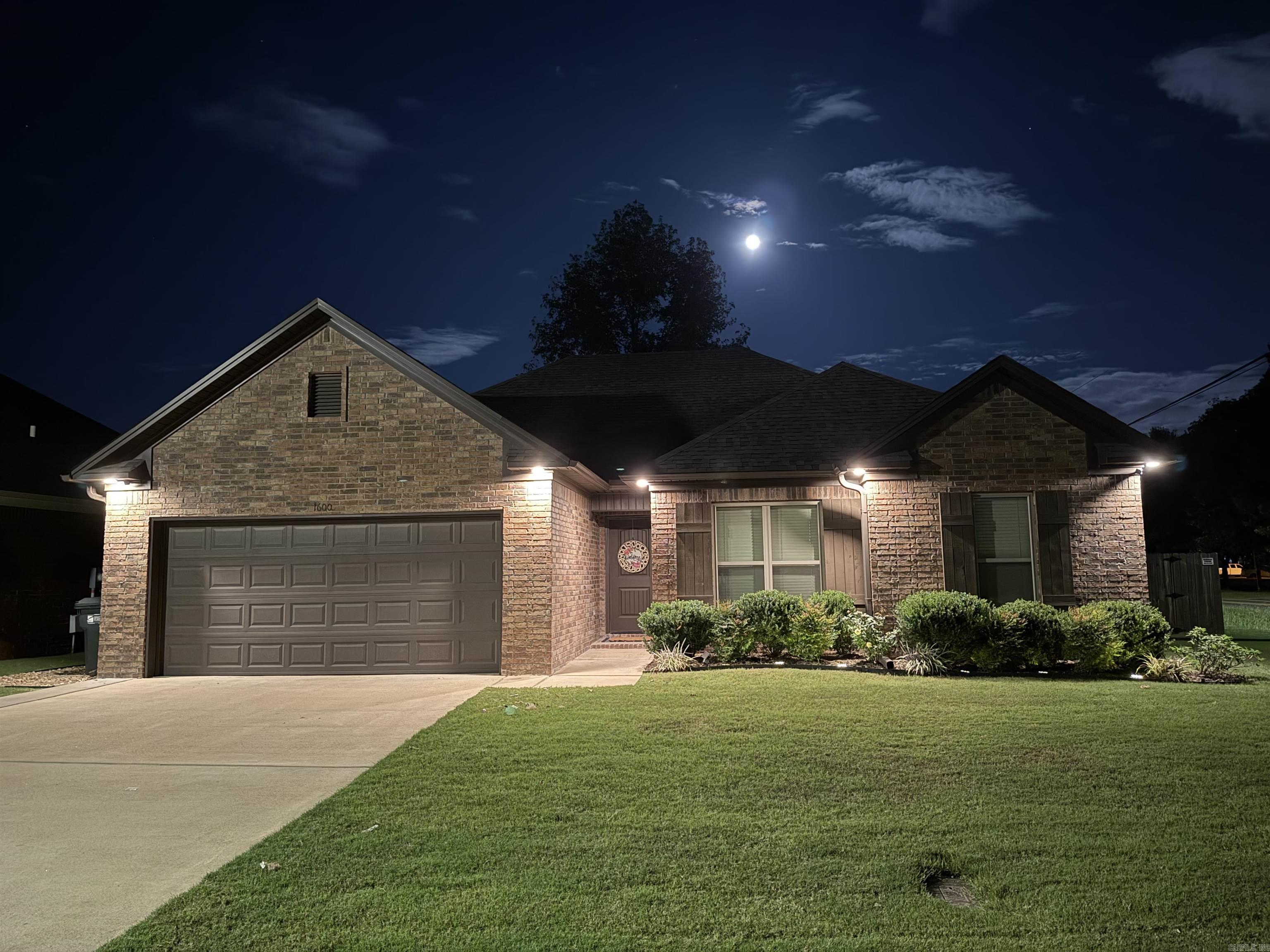 WILLOW OAK MANOR - Residential