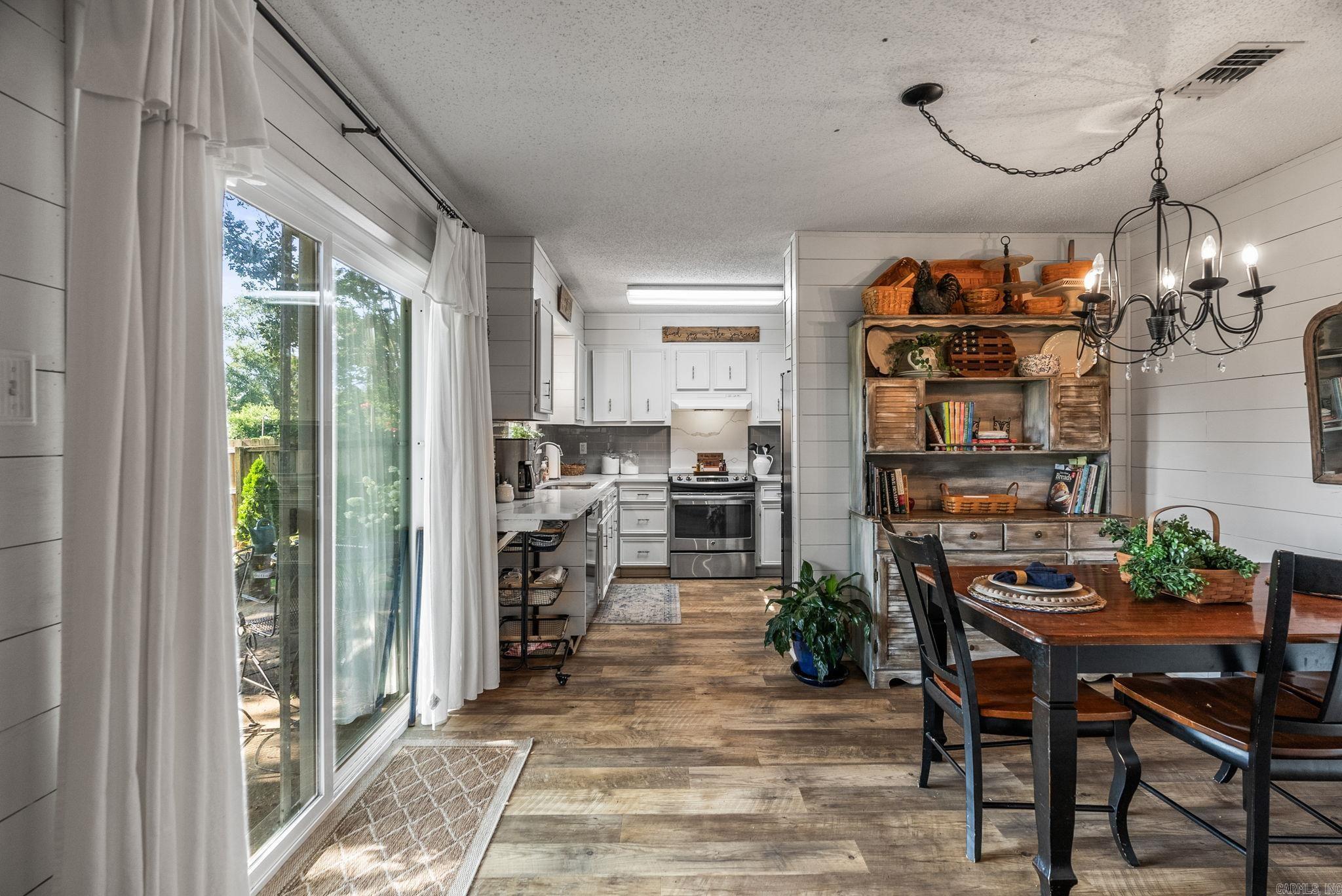 INDIAN HILLS - Residential