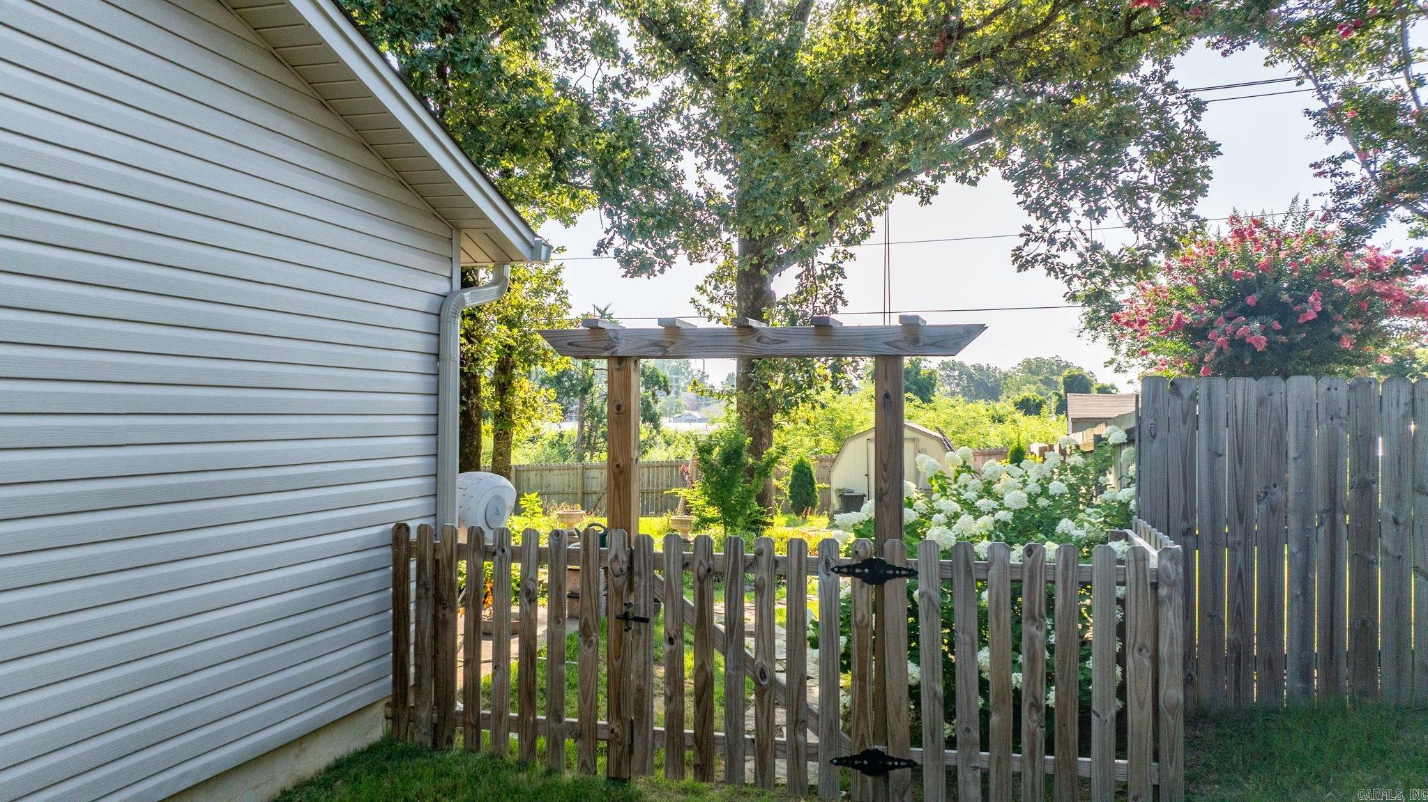 INDIAN HILLS - Residential