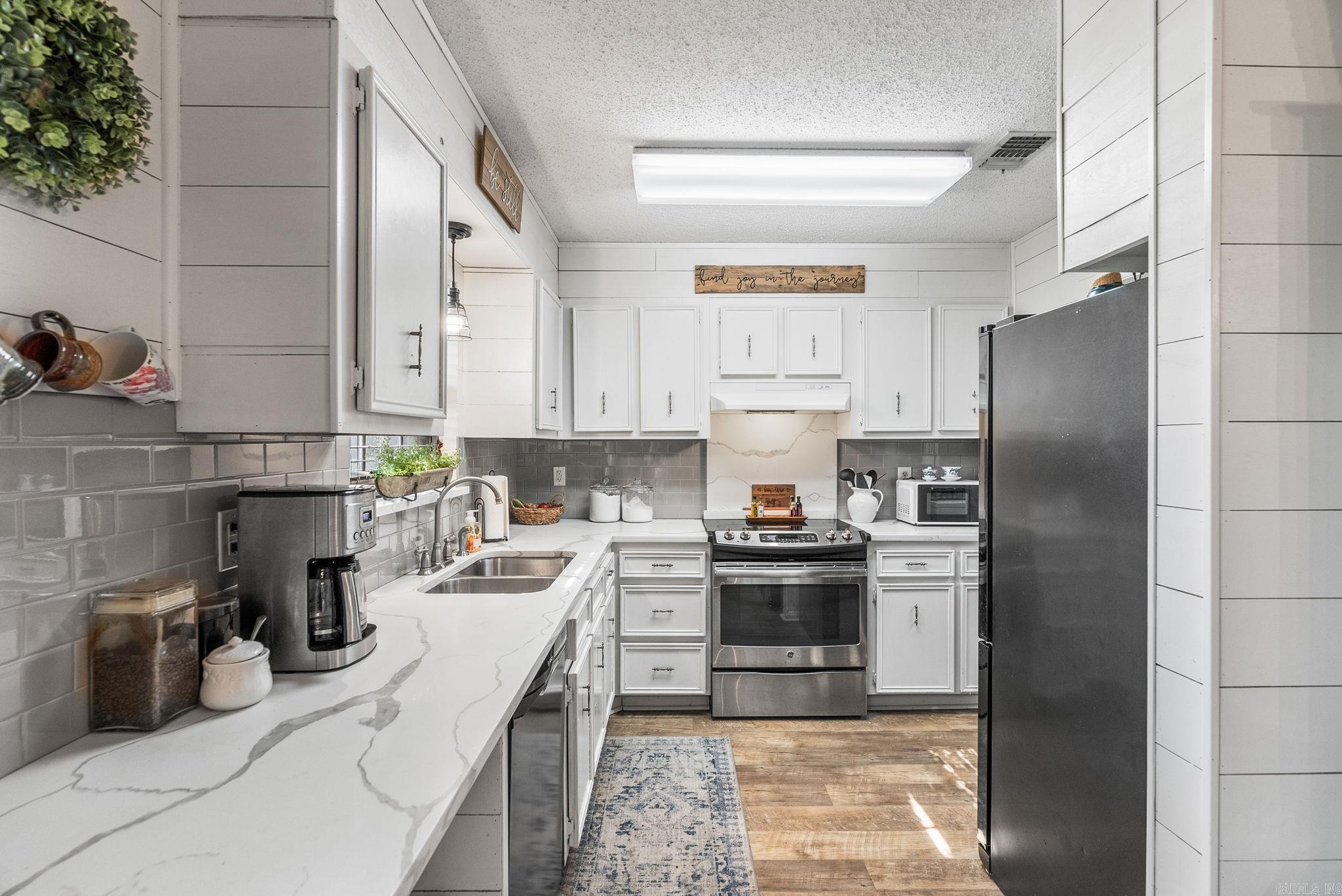 INDIAN HILLS - Residential