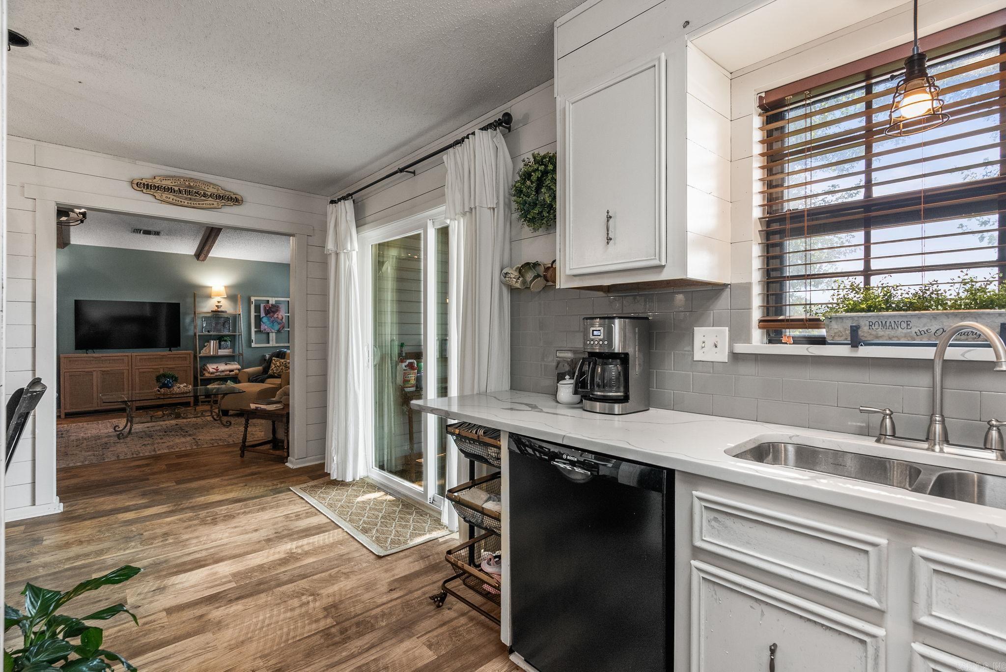 INDIAN HILLS - Residential