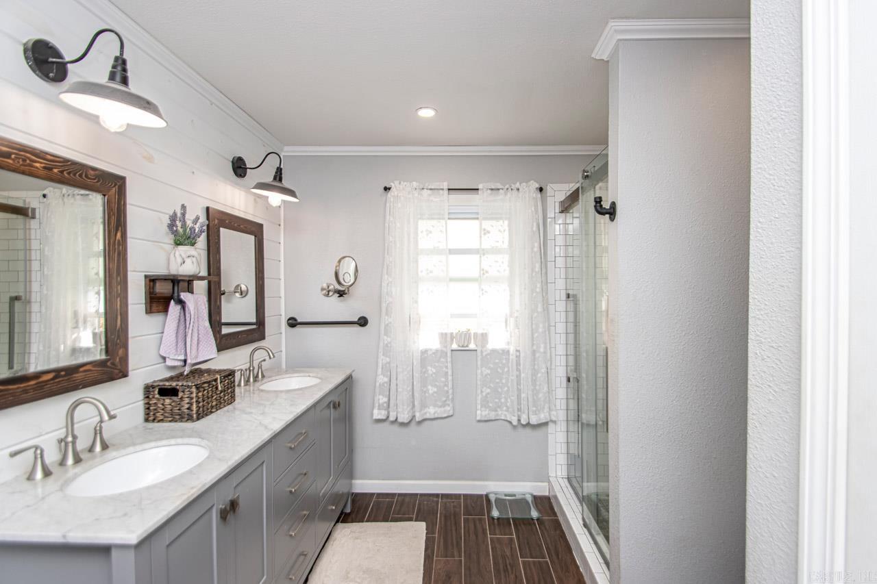 HOLLYWOOD - Residential