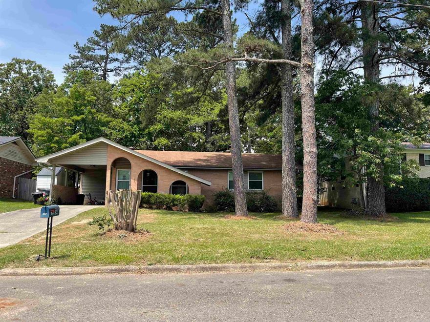 Conveniently located just minutes from Oaklawn Racing Casino Resort, shopping, dining, and all that Hot Springs has to offer! This charming property offers easy access to Central Avenue, Albert Pike Rd, and Hwy 270, making commuting and entertainment a breeze. Whether you are looking for a primary residence, investment opportunity, or weekend getaway, this home is ideally situated in the heart of Hot Springs.