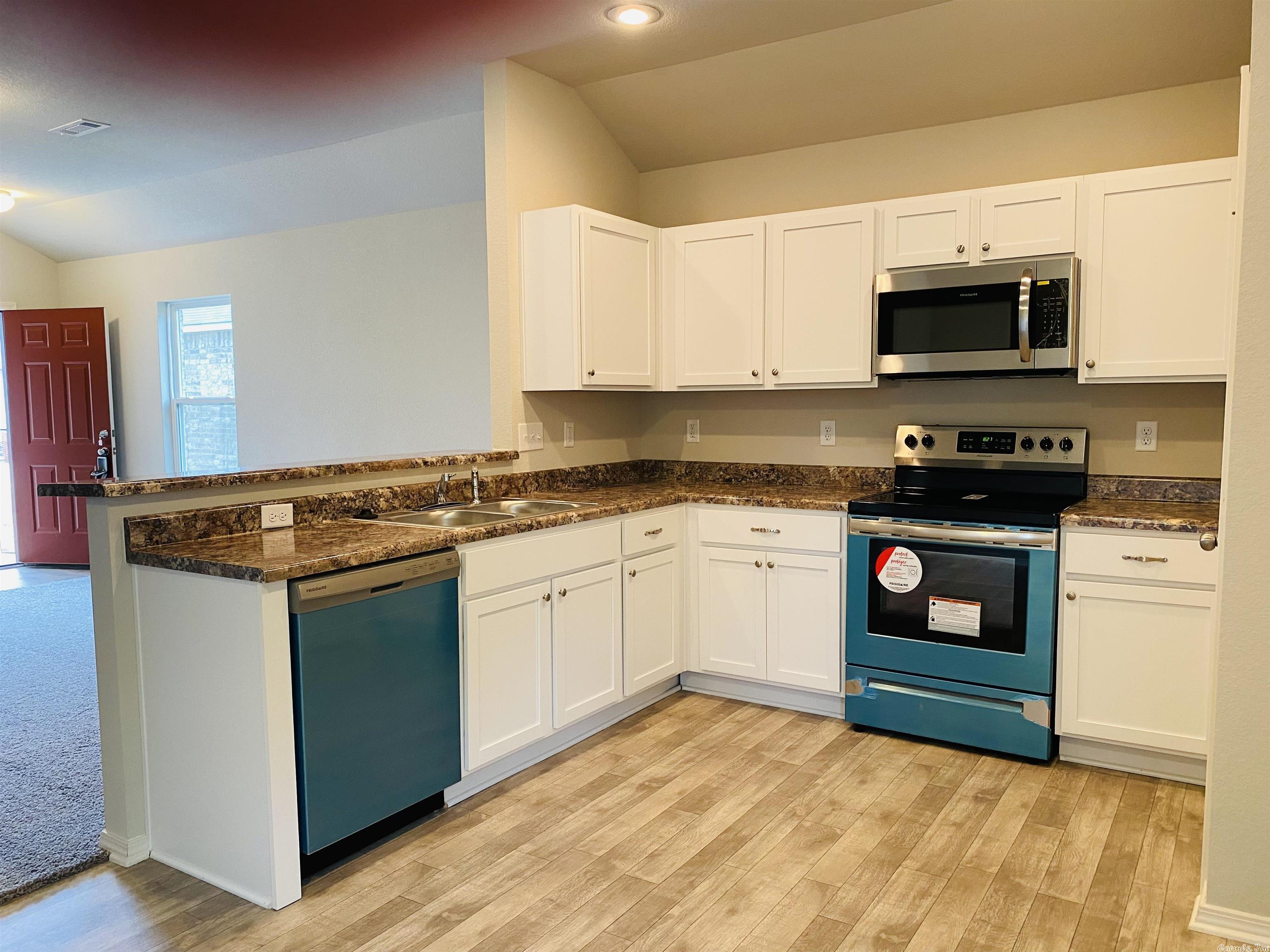 WHITE OAK CROSSING - Residential Lease