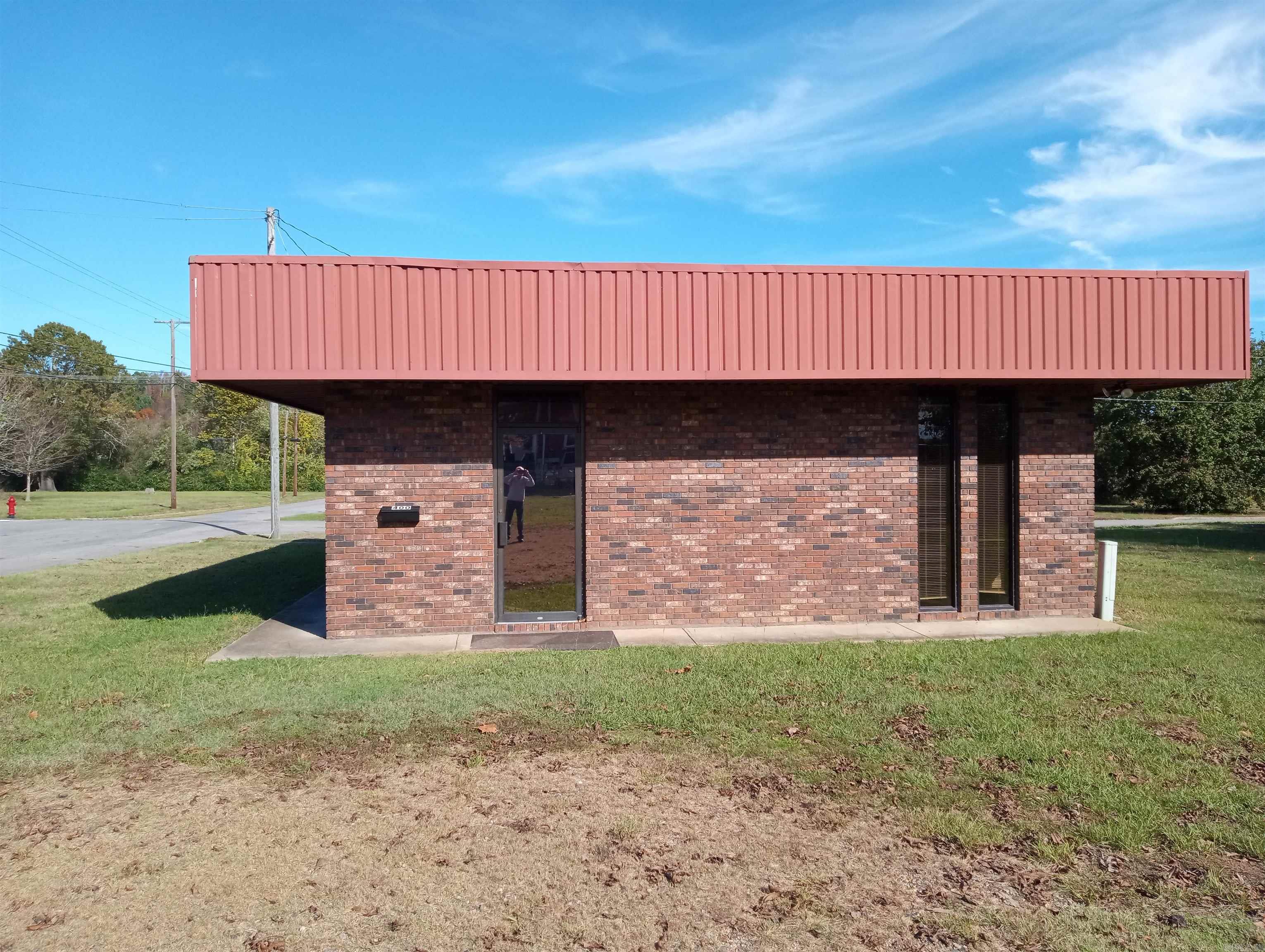 Multi purpose office building. Reception area. Break room/kitchen. Half bath. Closets with built in shelves. 4 offices. Corner Lot. Downtown Mena near Courthouse. Seller is a licensed Real Estate Broker in Arkansas.