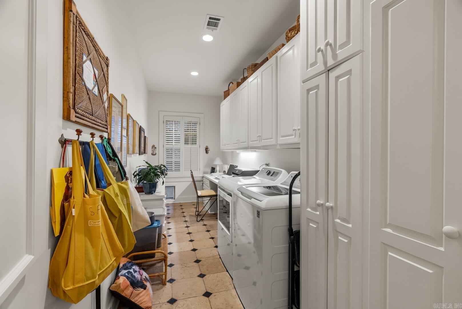 NEWTONS - Residential