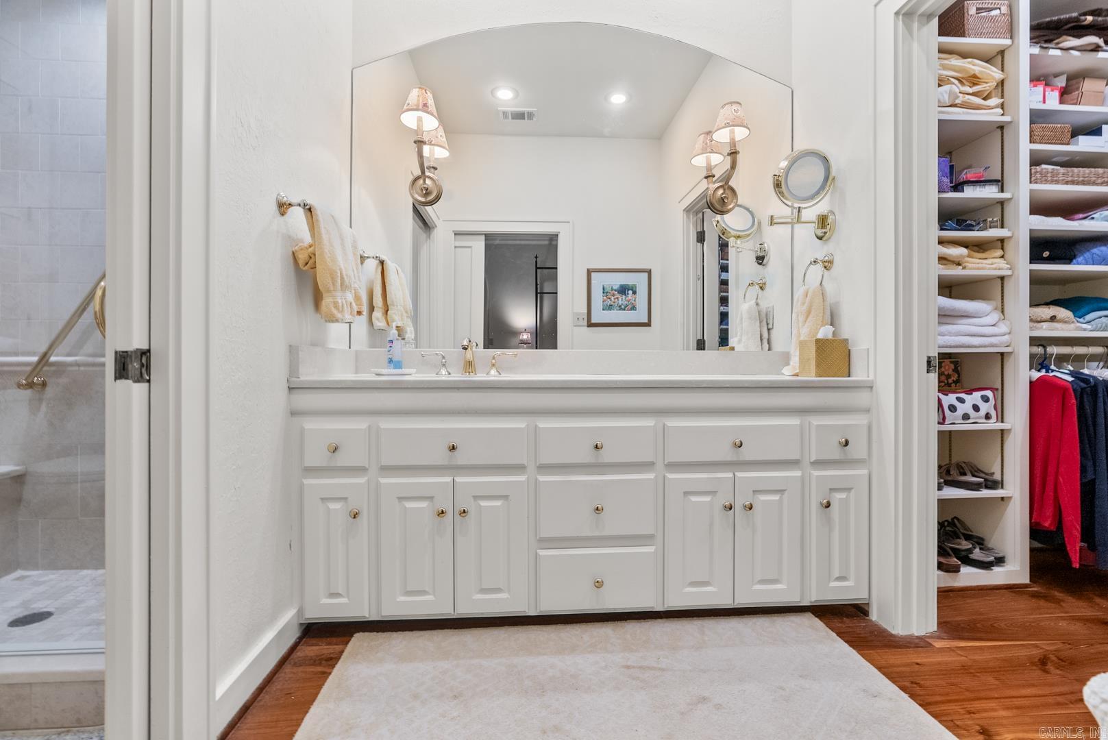 NEWTONS - Residential