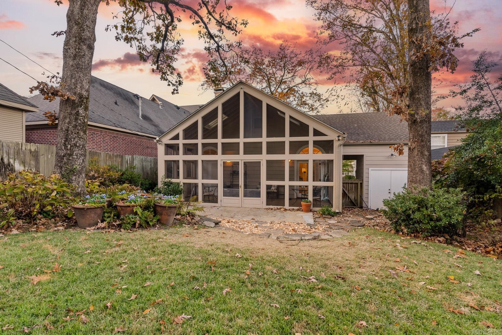 NEWTONS - Residential