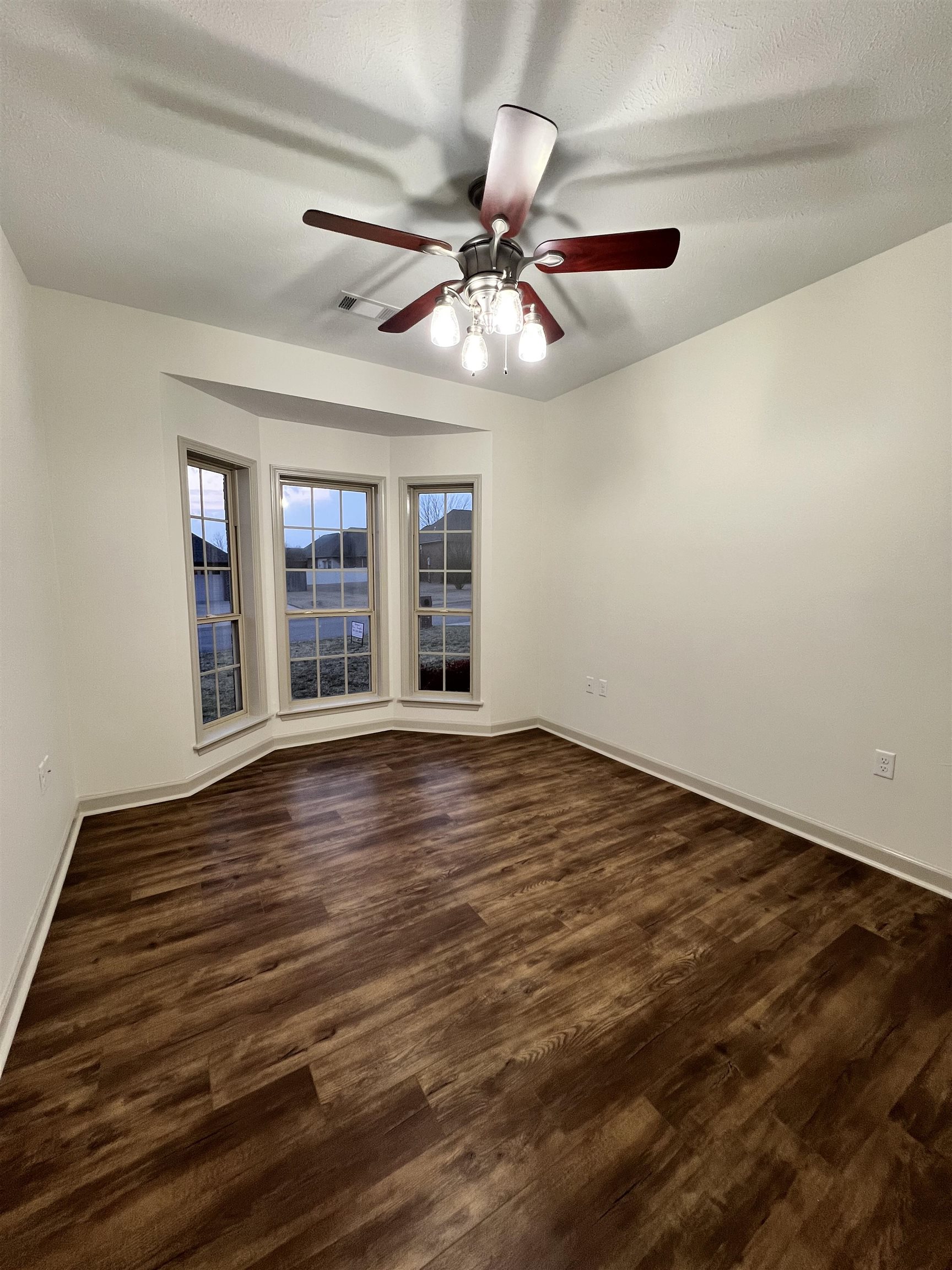 RIVER OAKS - Residential