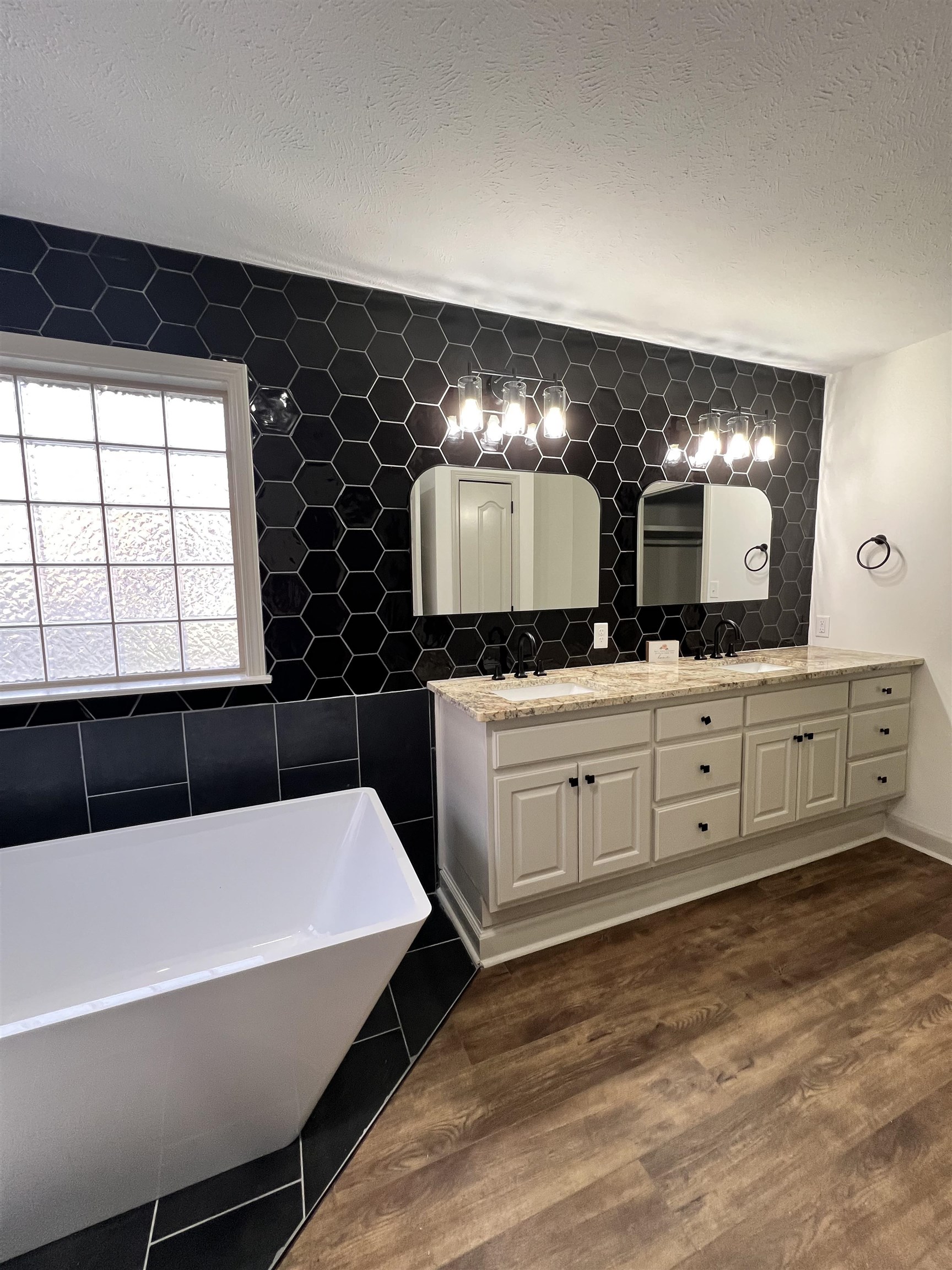 RIVER OAKS - Residential