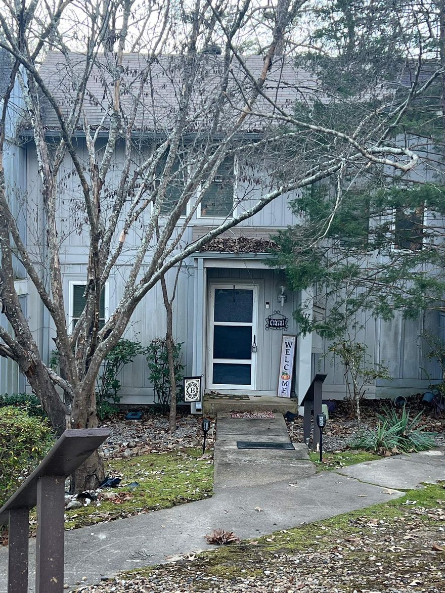 Charming townhouse located on Desoto Golf Course overlooking the 6th fairway. Close to walking trails, pool, pickle ball and basketball courts. Less than two miles from the West gate with restaurants, grocery store, shopping and just 20 minutes from Downtown Historic Hot Springs. Quiet neighborhood with wonderful neighbors. Great for an investment rental, or permanent home to enjoy all the wonderful amenities Hot Springs Village has to offer.