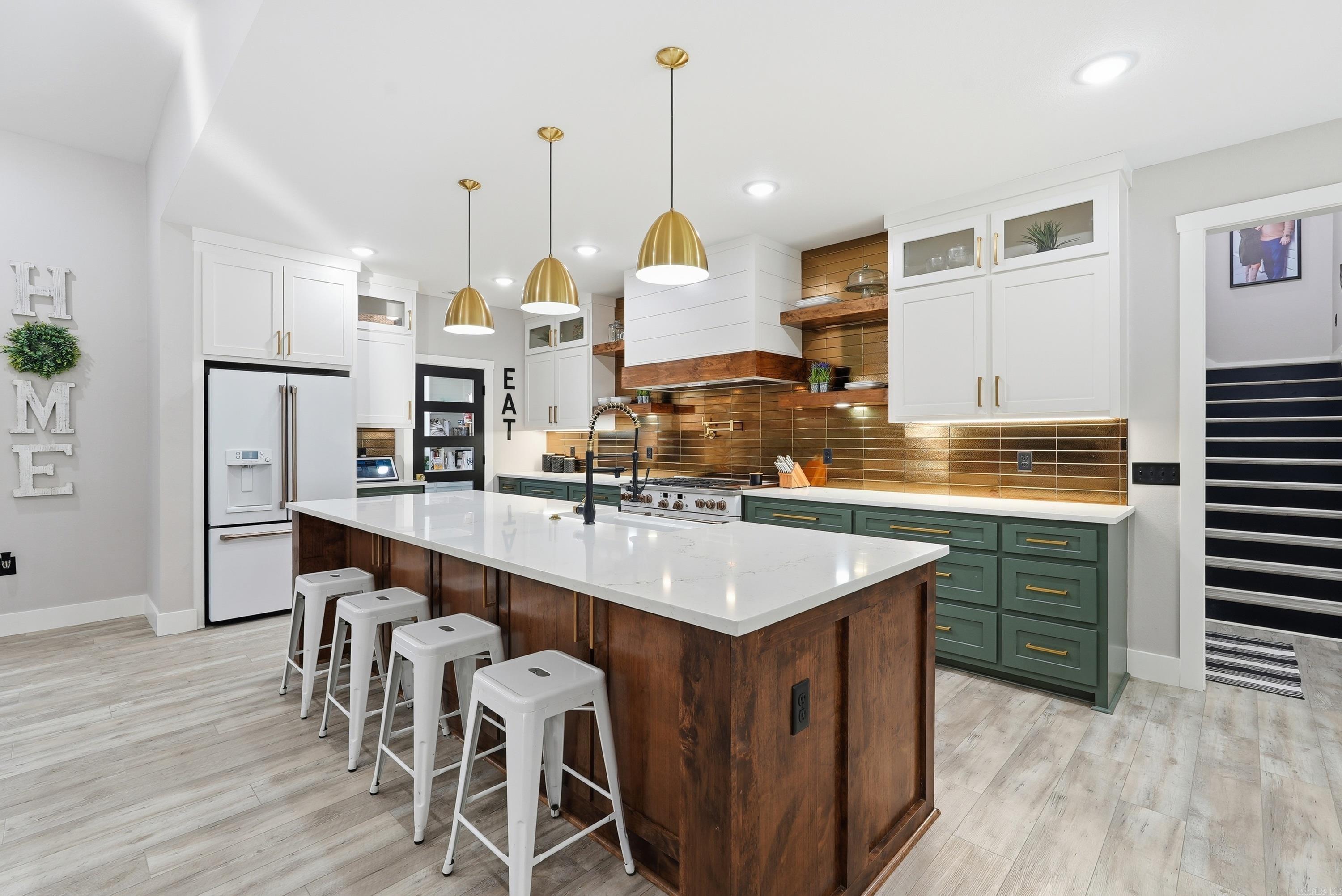 HIDDEN VALLEY - Residential