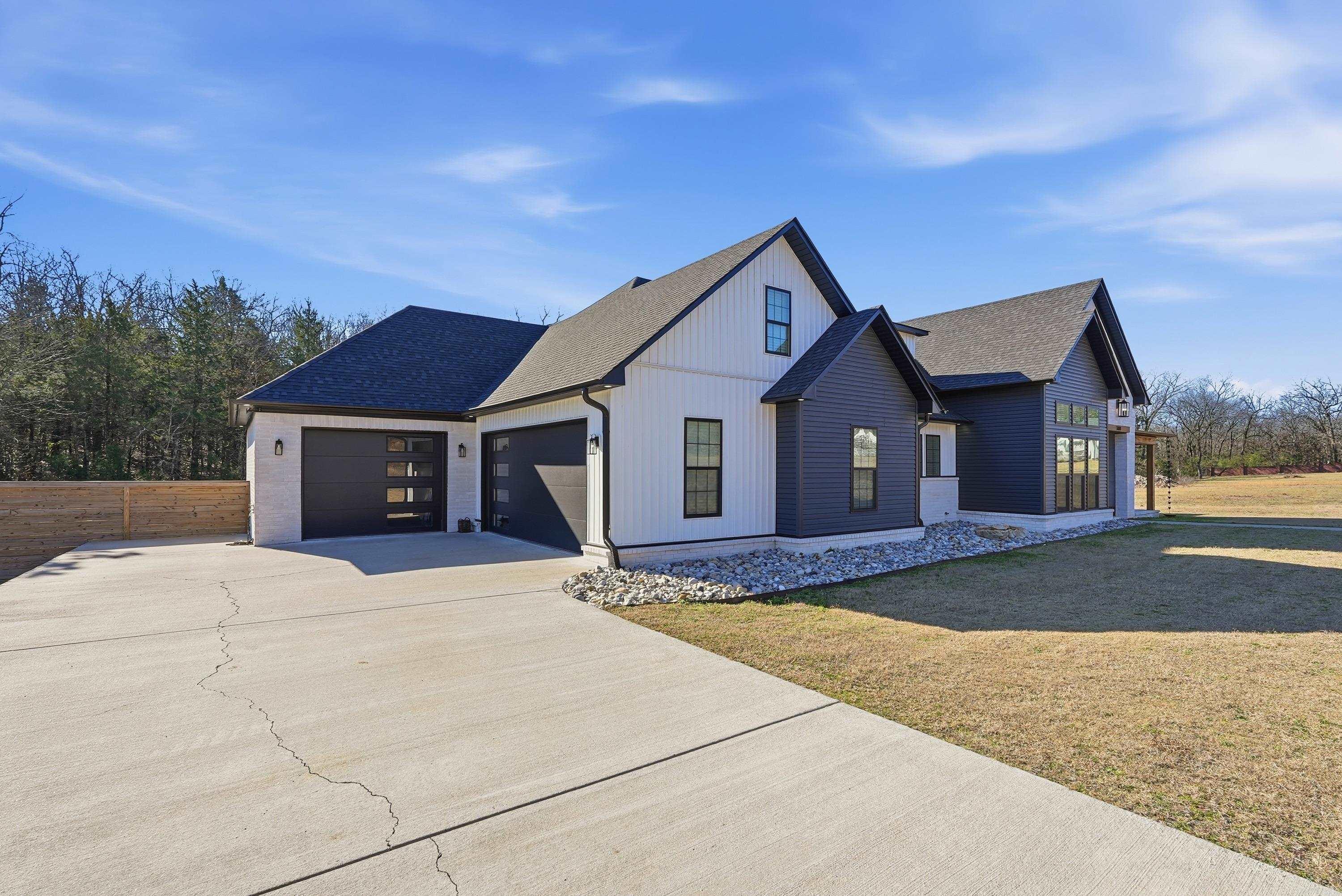 HIDDEN VALLEY - Residential