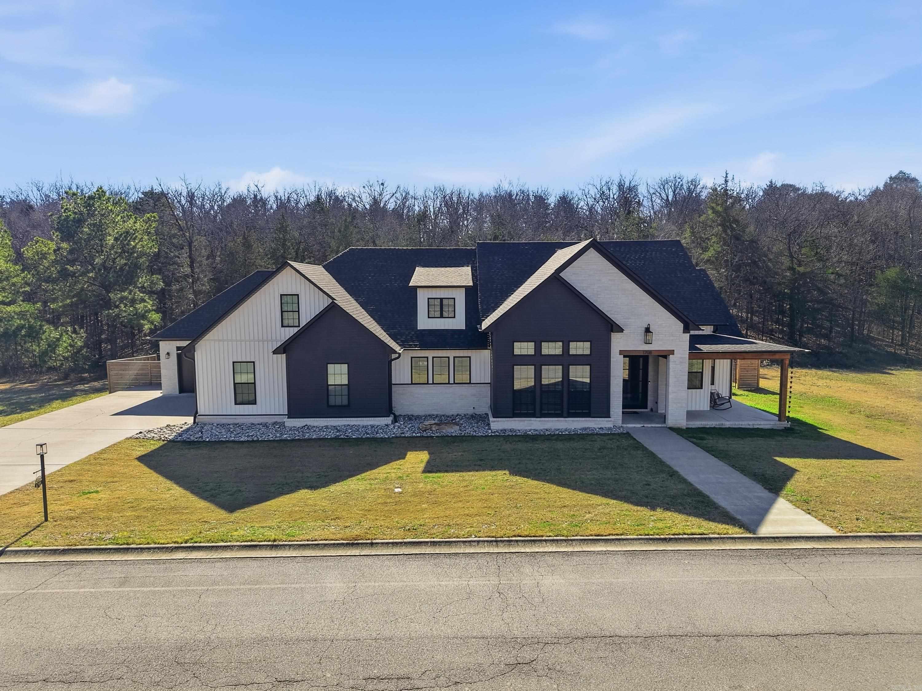 HIDDEN VALLEY - Residential