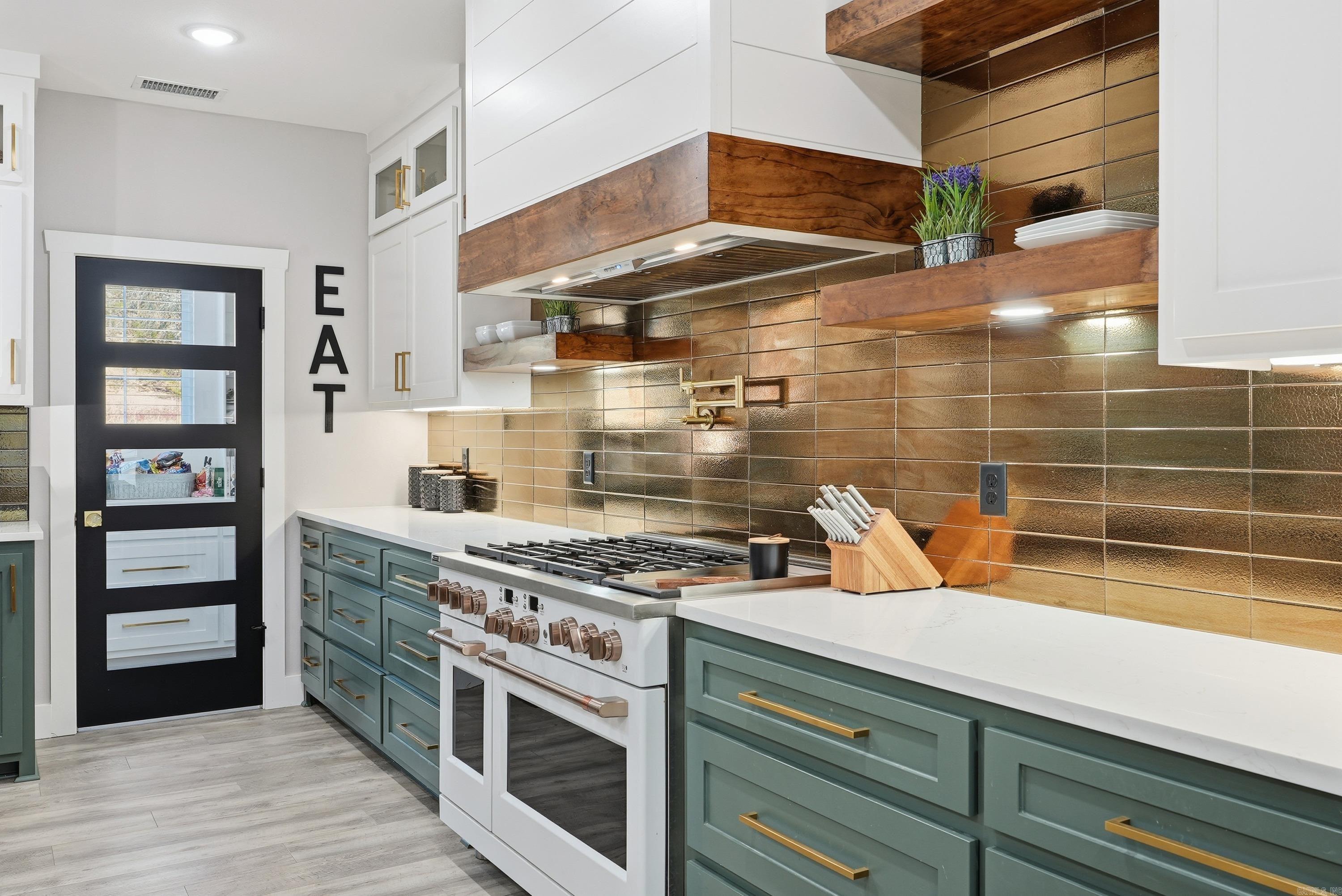 HIDDEN VALLEY - Residential