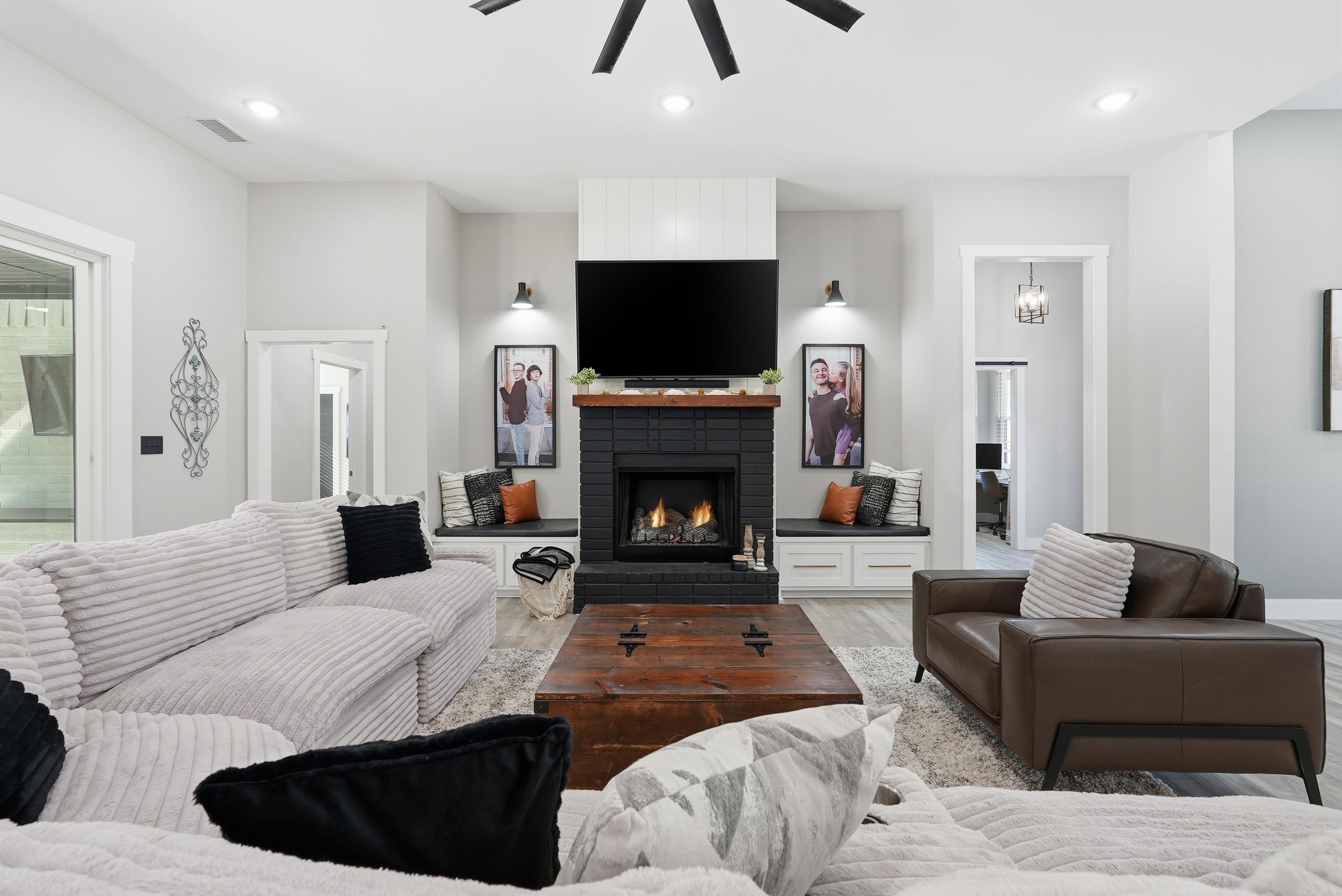 HIDDEN VALLEY - Residential