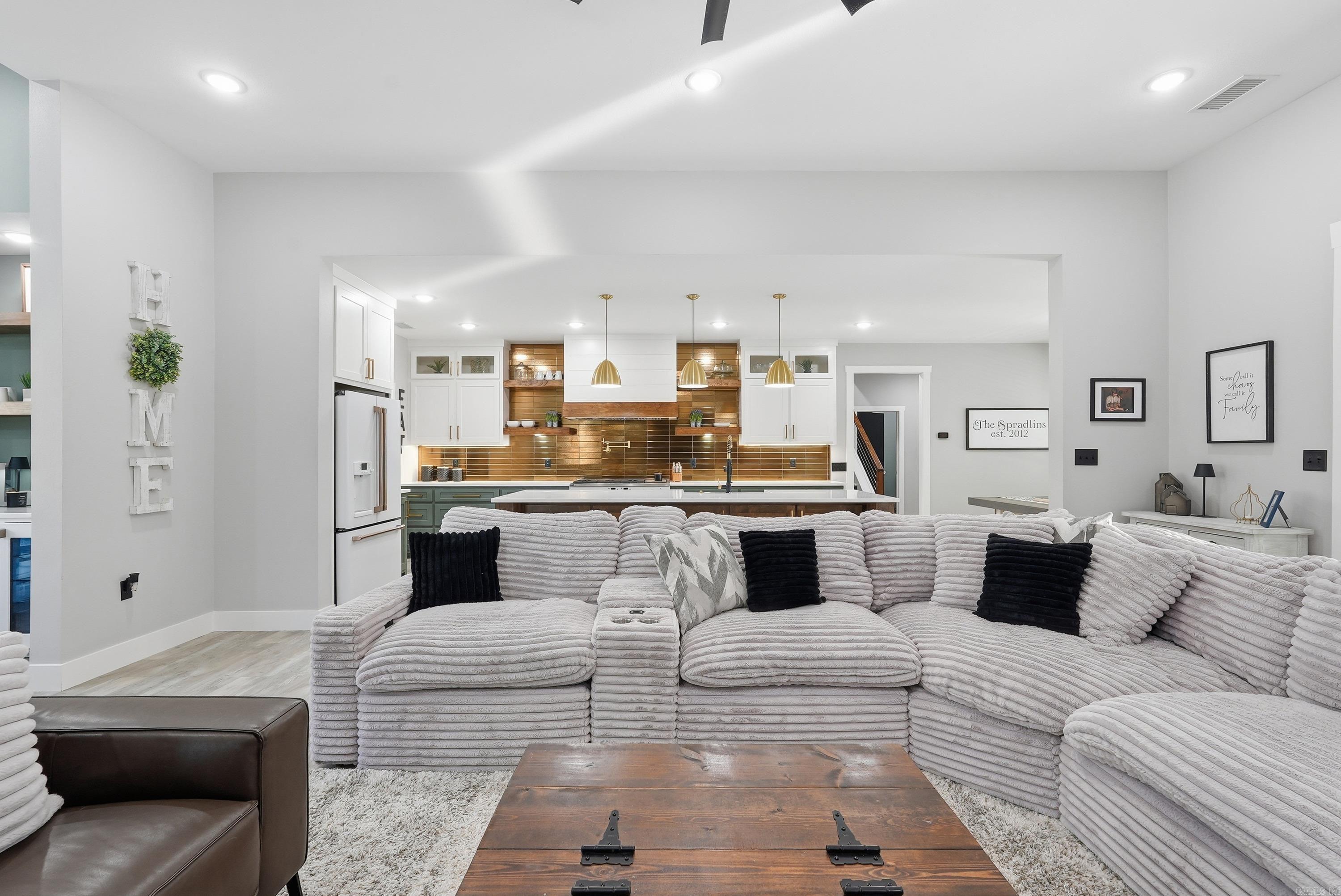 HIDDEN VALLEY - Residential