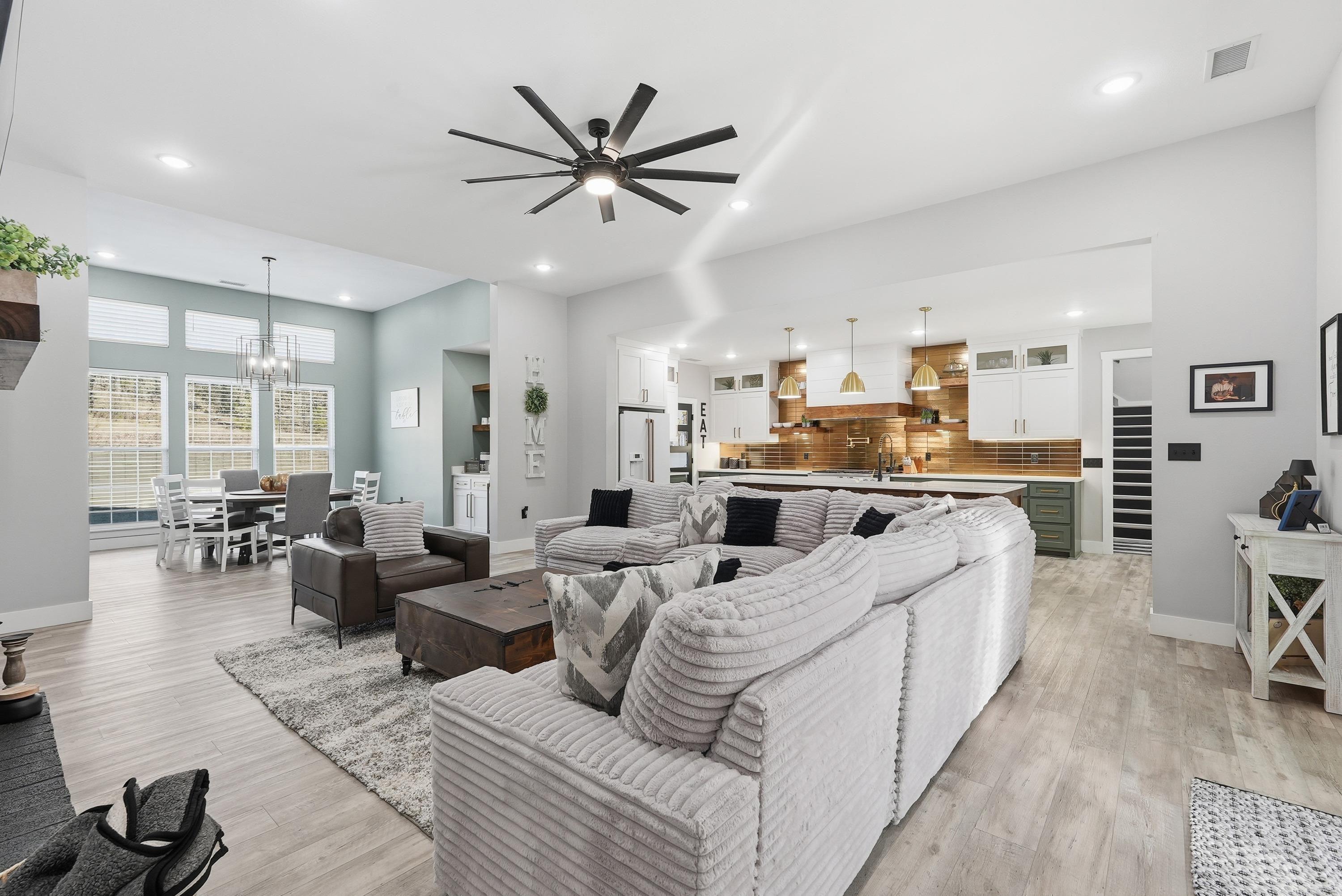 HIDDEN VALLEY - Residential