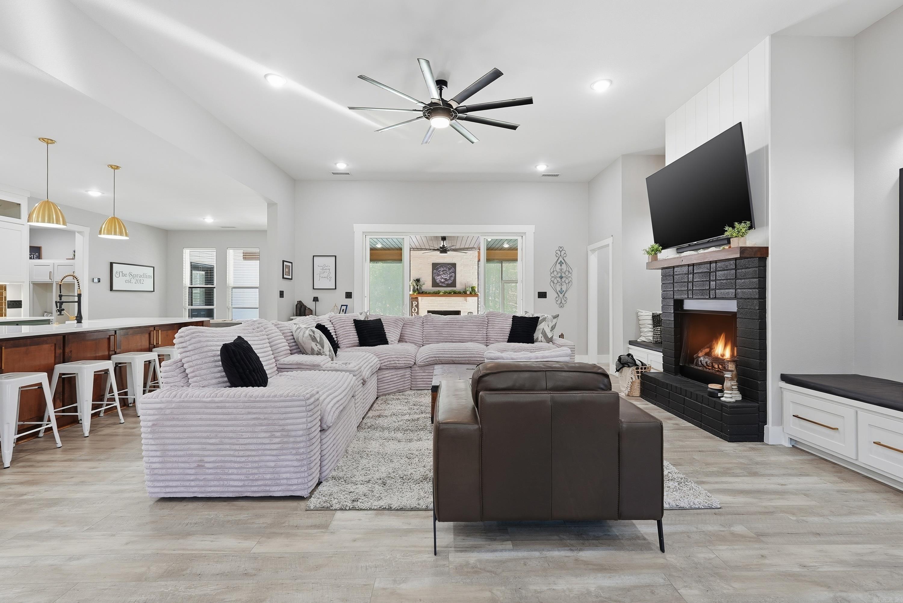 HIDDEN VALLEY - Residential