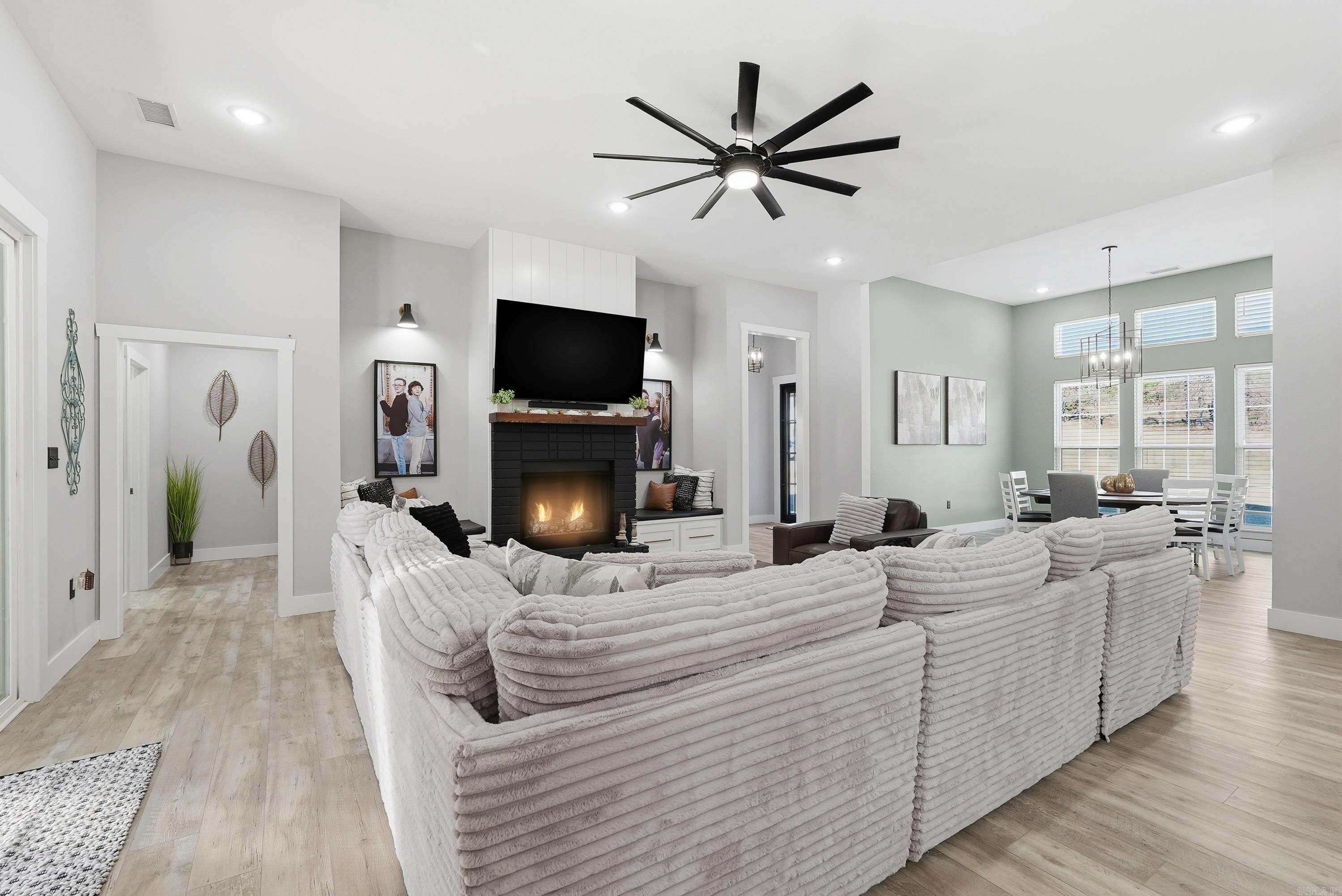 HIDDEN VALLEY - Residential