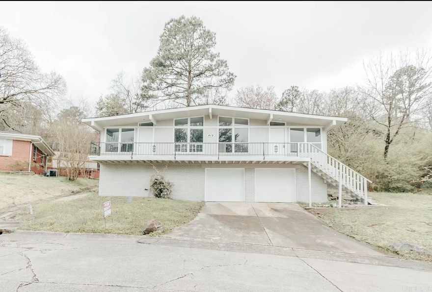 Updated 1 bedroom/ 1 bathroom apartment available in  North Little Rock close to the Interstate, shopping, and more