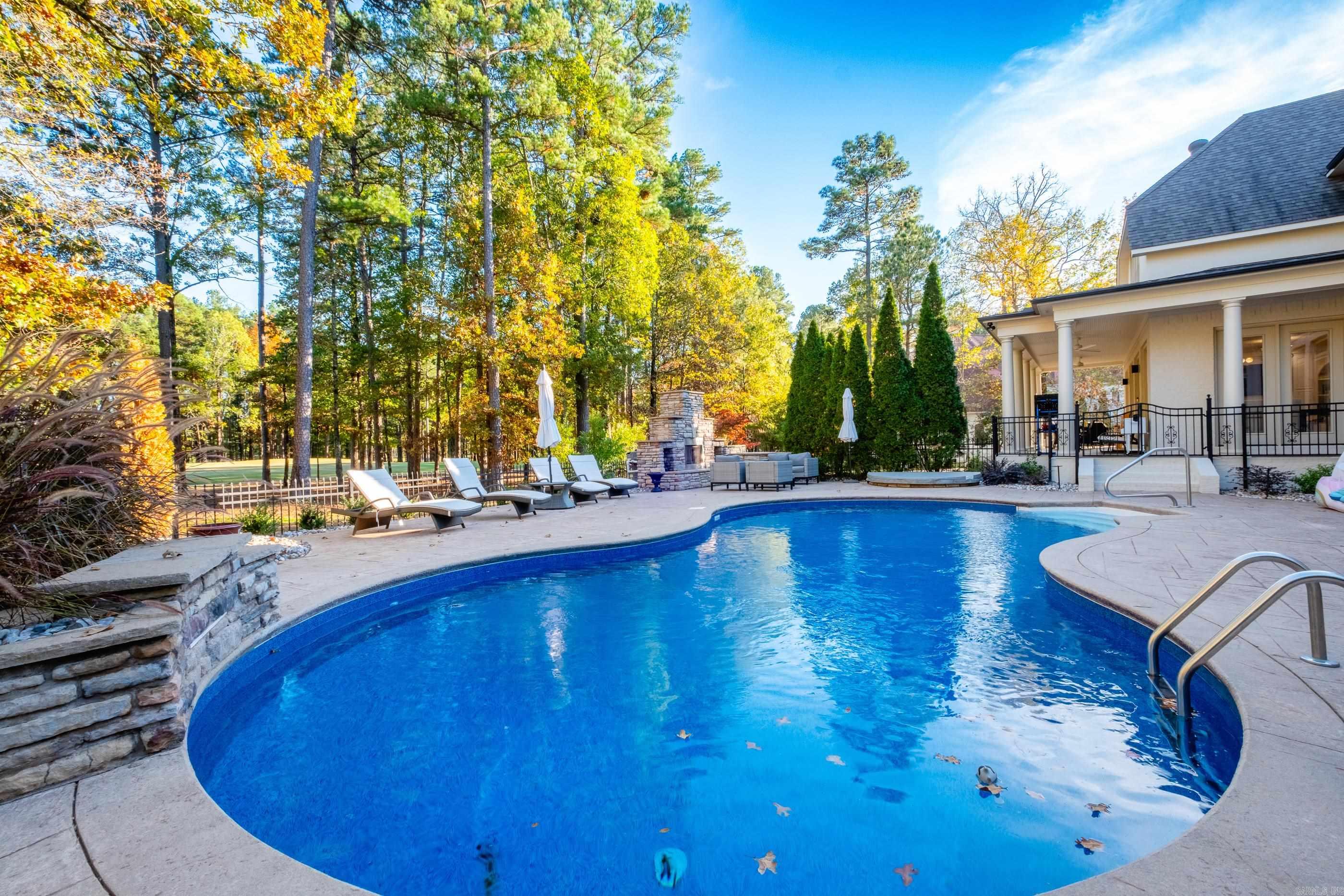 CHENAL VALLEY SOLOGNE CIRCLE - Residential