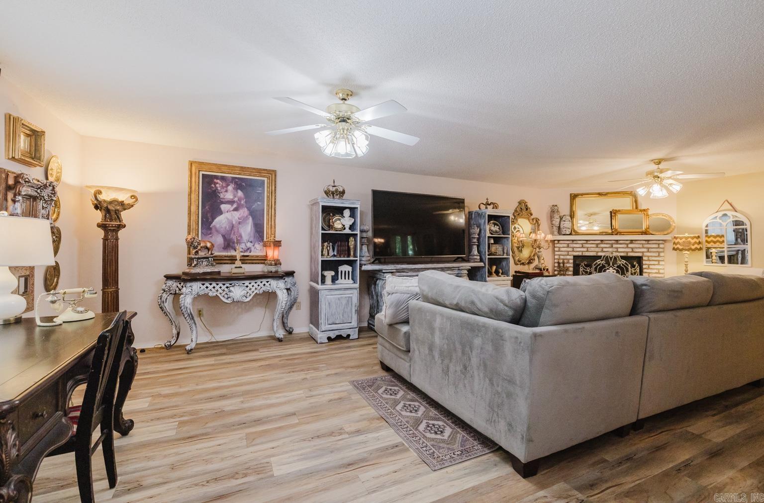 RIVER OAKS - Residential