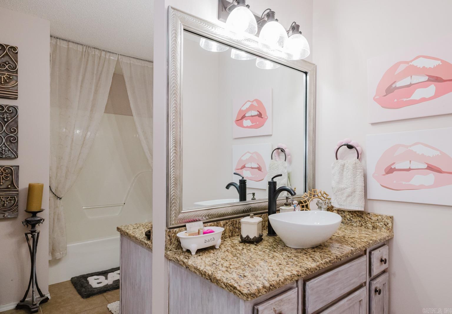 RIVER OAKS - Residential