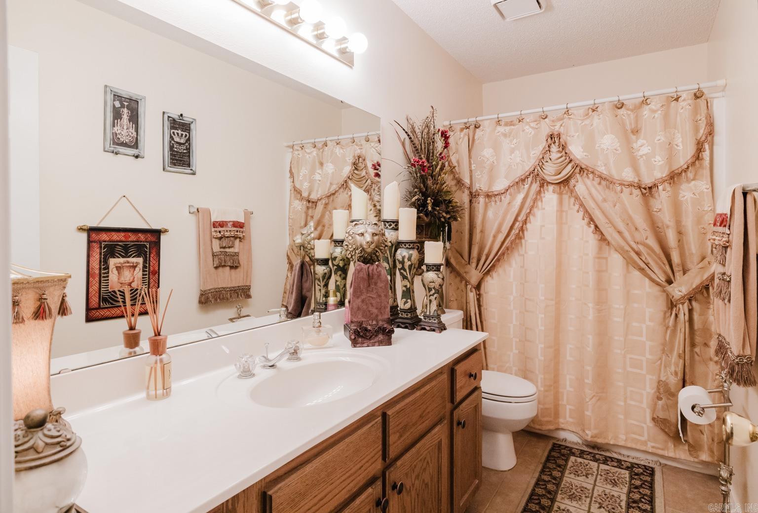 RIVER OAKS - Residential