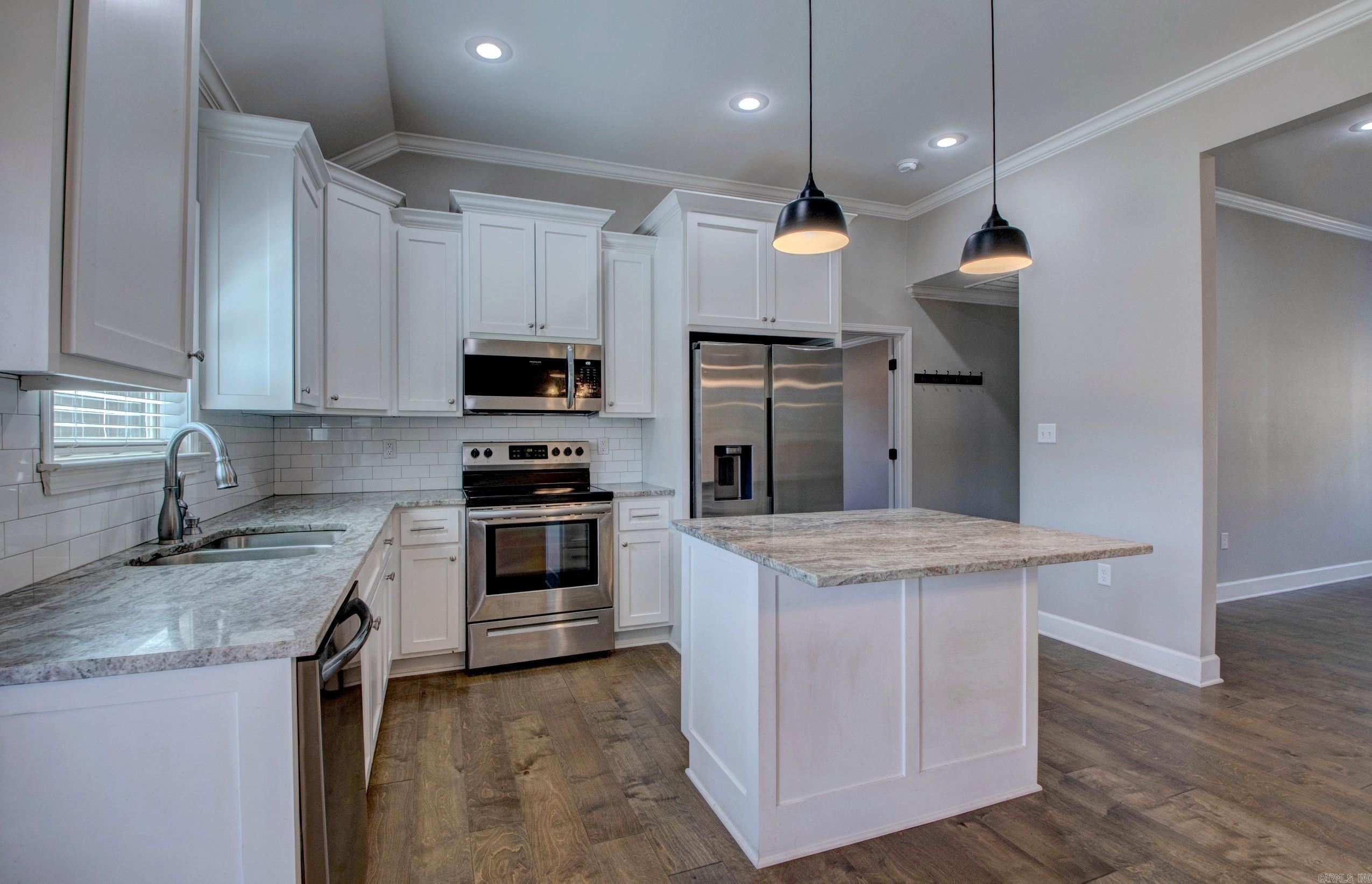 PINEWOOD ESTATES - Residential