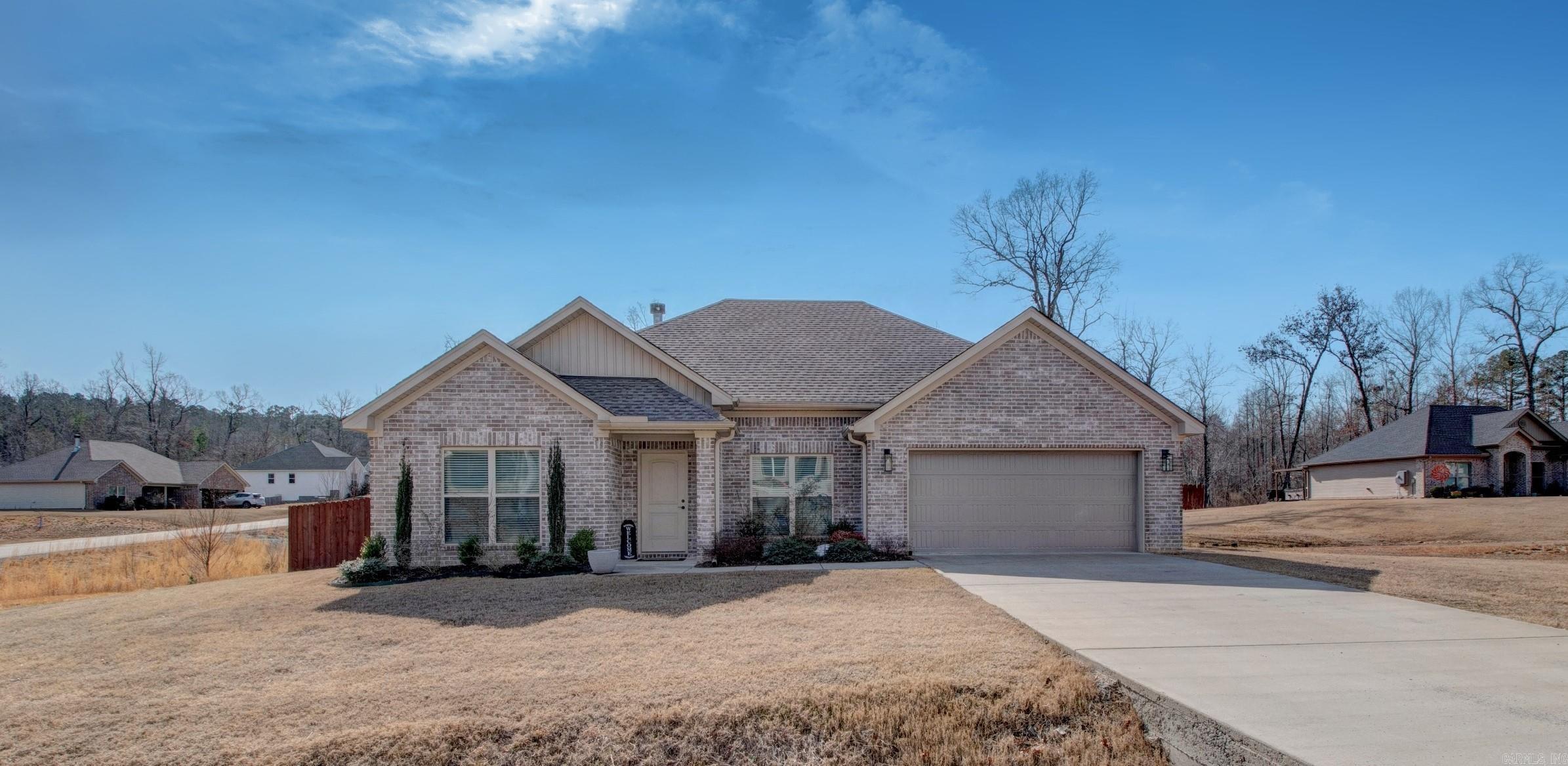 PINEWOOD ESTATES - Residential