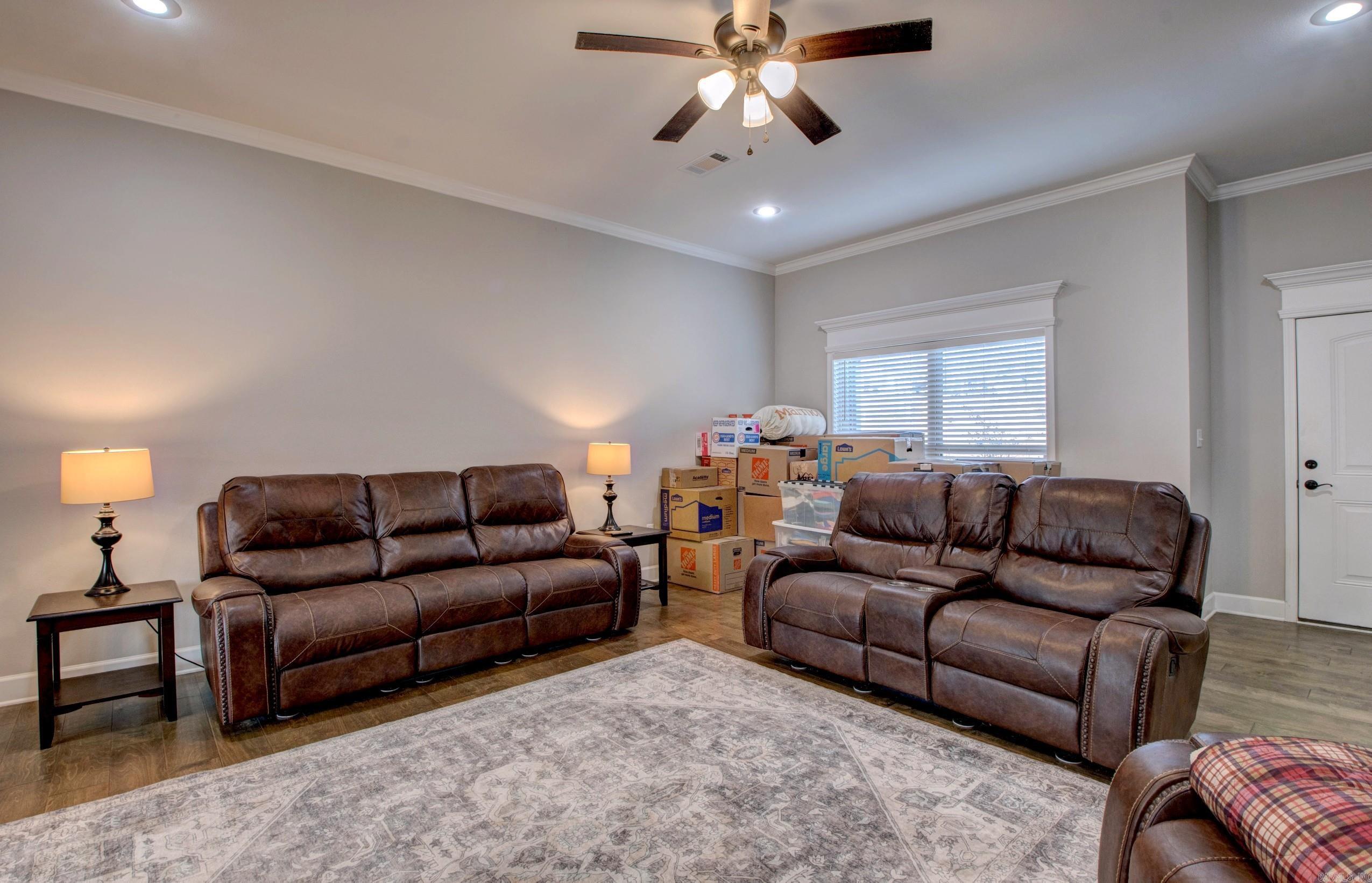 PINEWOOD ESTATES - Residential