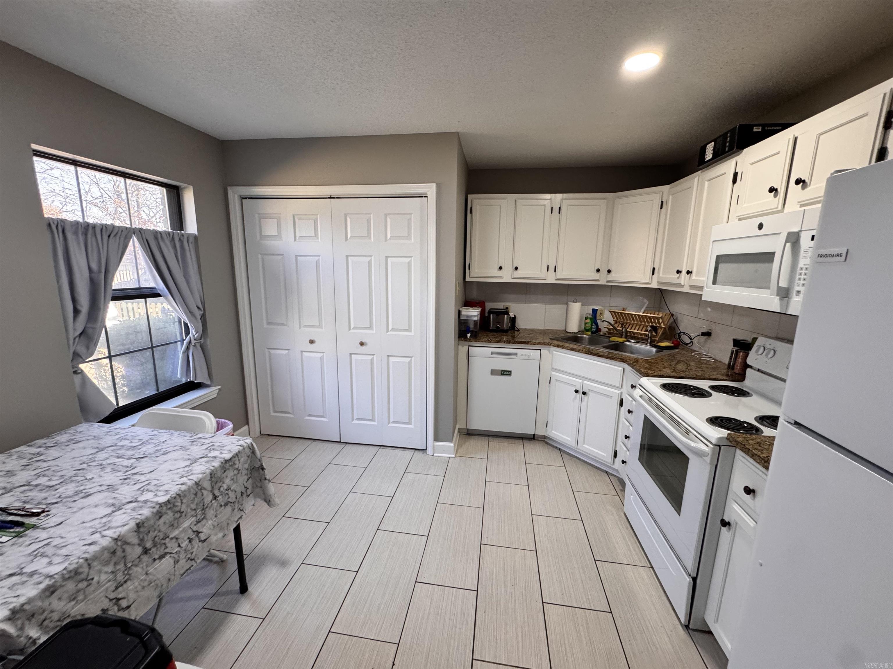 WEST MEADOWS ADD - Residential