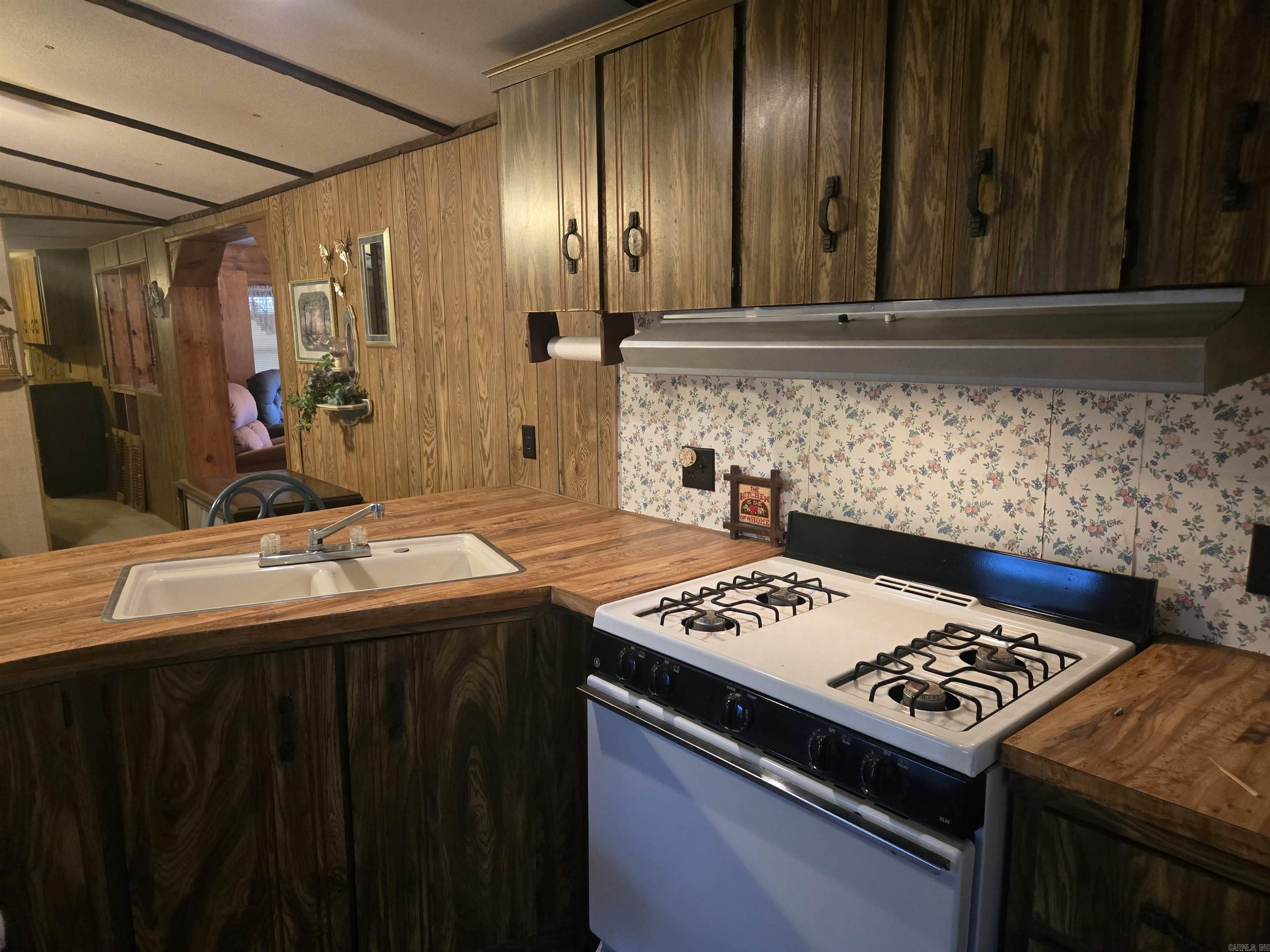 TOMAHAWK VILLAGE - Residential