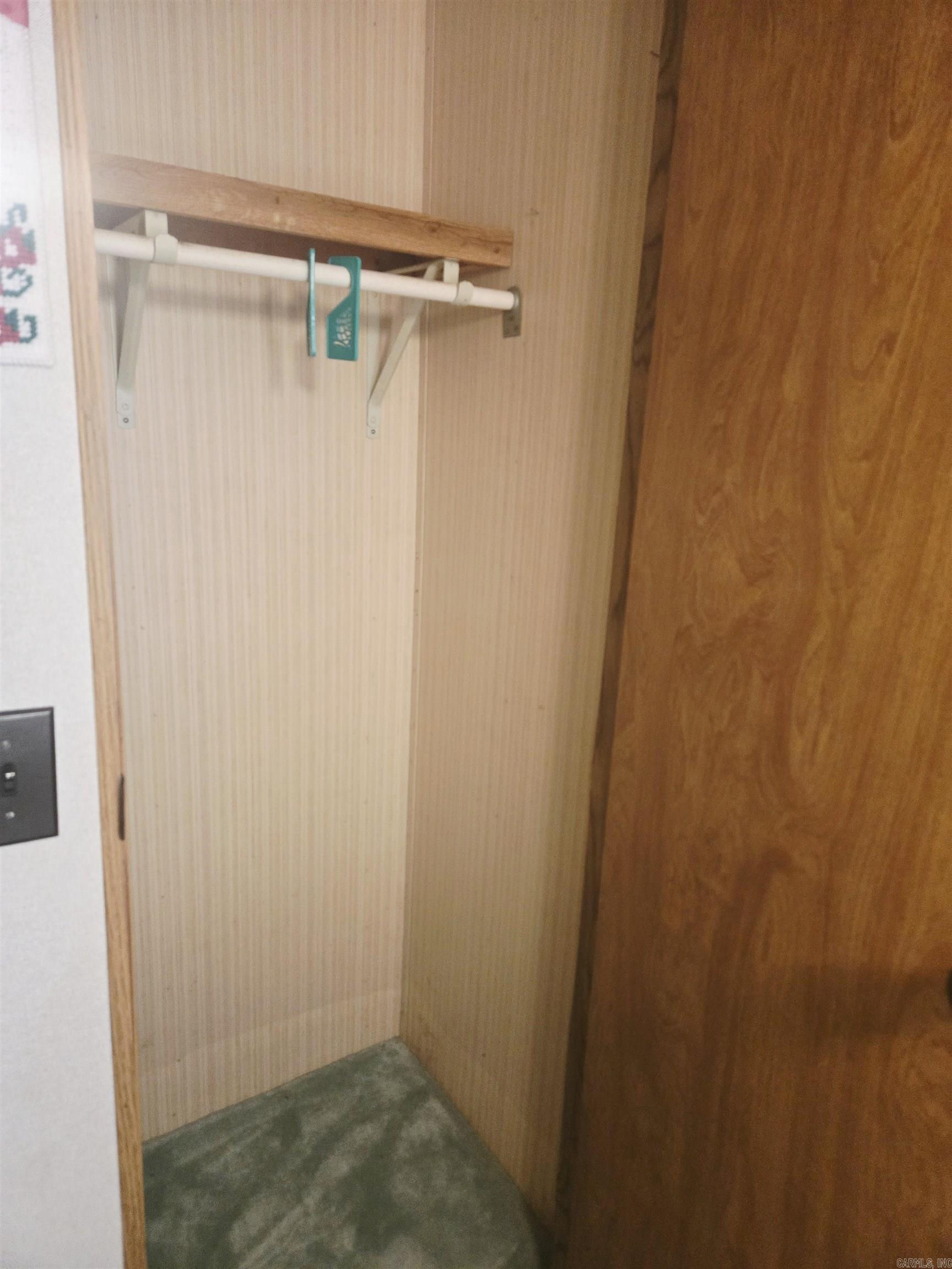 TOMAHAWK VILLAGE - Residential