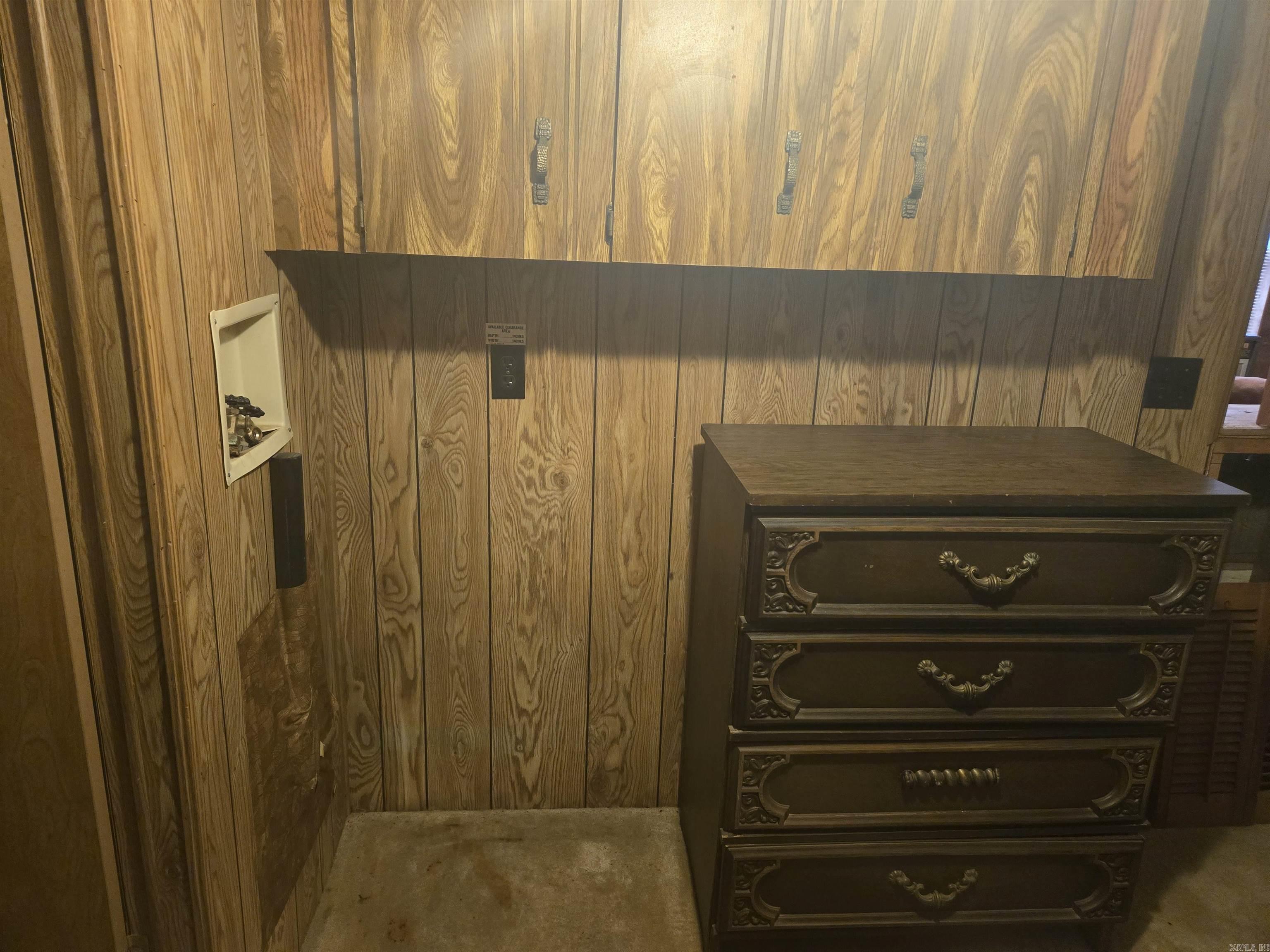 TOMAHAWK VILLAGE - Residential