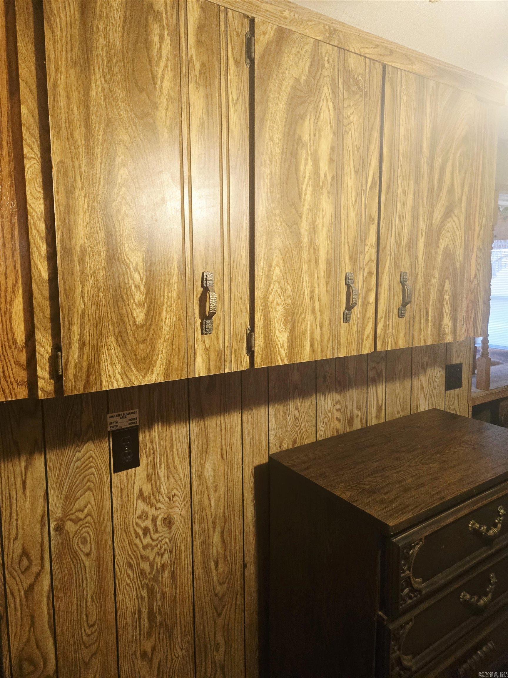 TOMAHAWK VILLAGE - Residential