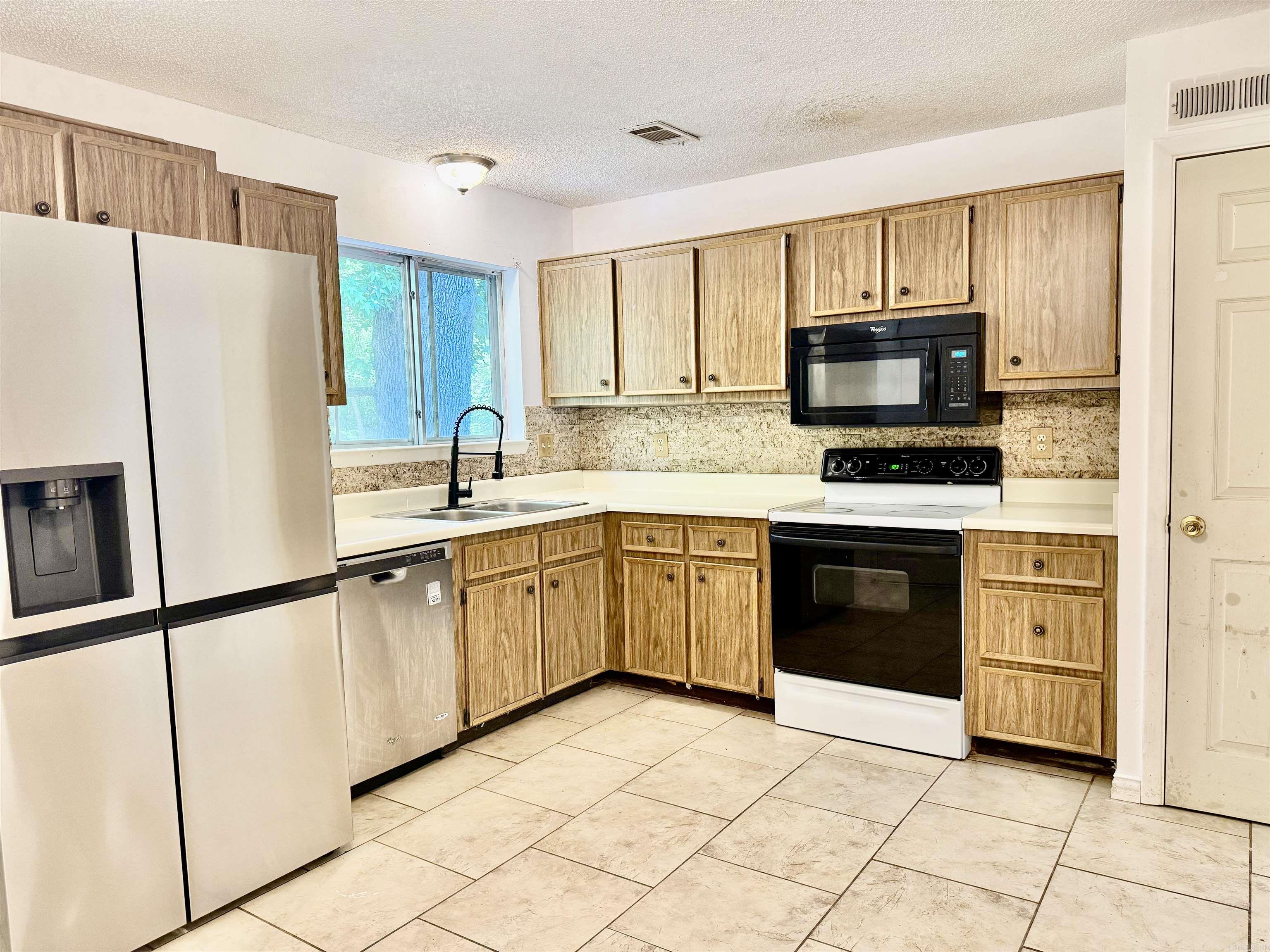 MEADOWLARK - Residential
