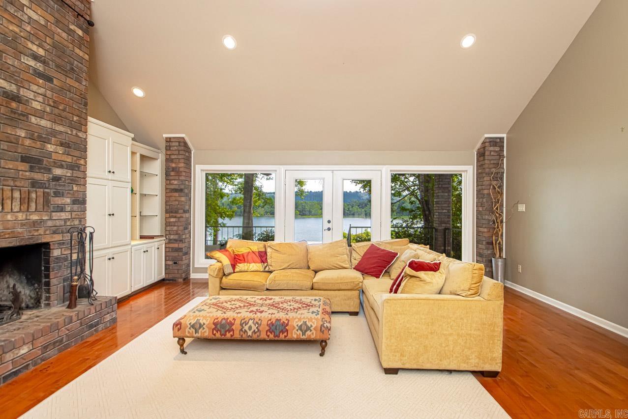 PALISADES HEIGHTS - Residential