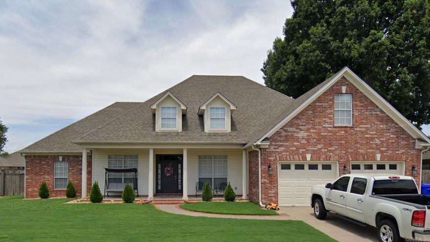 Beautiful home! Open Floor plan with large living room, gas fireplace and Gorgeous hardwood flooring, Kitchen has a huge island with quartz countertops. Jack and Jill Bathroom, Bonus room, Beautiful Covered patio with cedar posts. 2 car garage with golf cart garage.  SOLD BEFORE LISTED