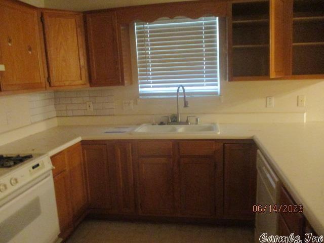 BOMBER BASE - Residential