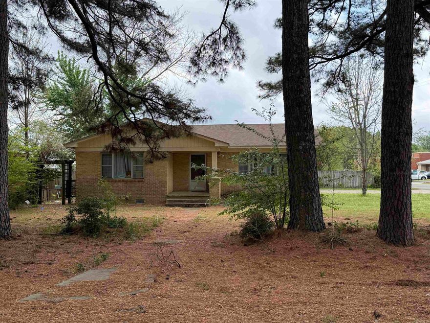 This home is centrally located near schools, colleges, churches and Downtown Conway. Great opportunity for families or investors!