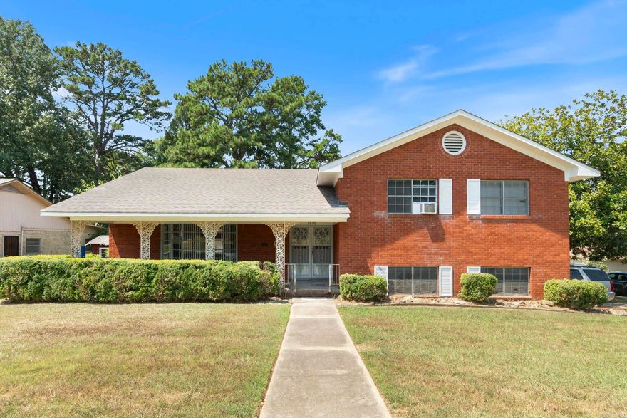 Split Level 5 Bedroom 2 1/2 Bath Refinished Home Ready For You and Your Family. Hard Wood Floors and Lots of Natural Light Throughout the Home. 2 Car Garage. There is room for everyone here!!!