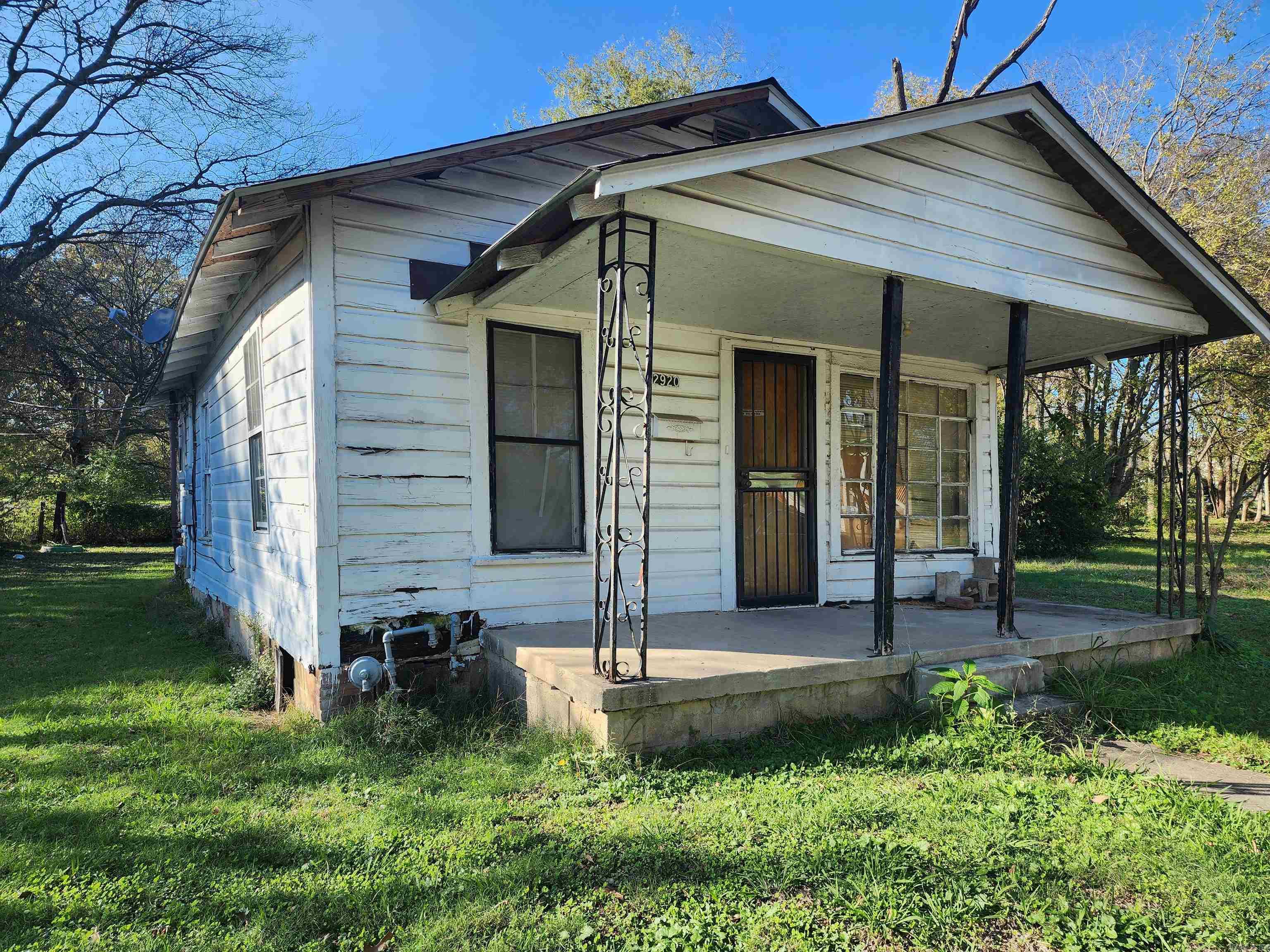 Looking for a Fix and flip project in an up-and-coming area? This home would be the perfect home to build your portfolio, features two bedrooms and one bathroom and spacious lot. Property is being Sold As-IS where is. Call and schedule your Private Tour today.
