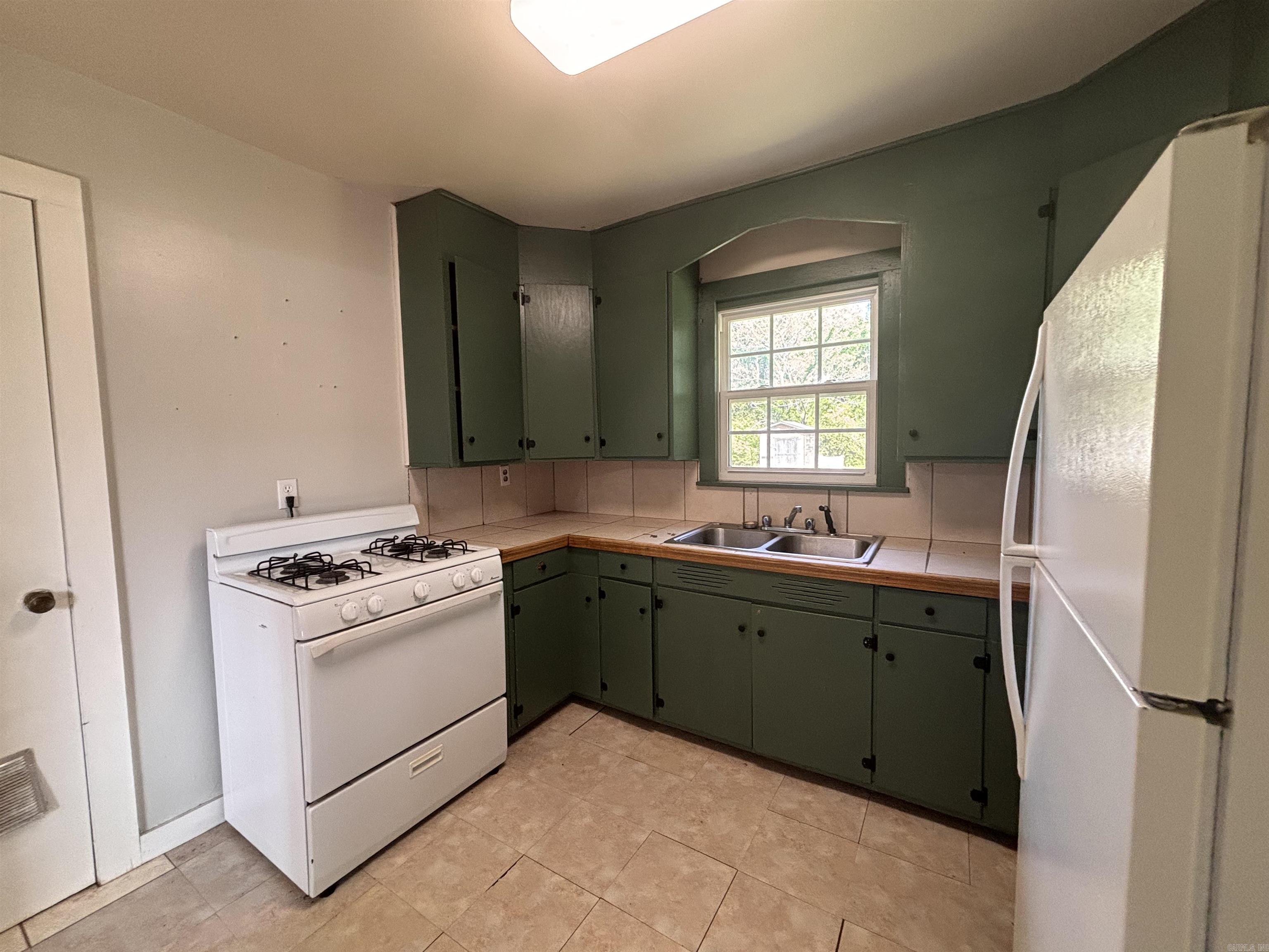 UNPLATTED ACREAGE - Residential