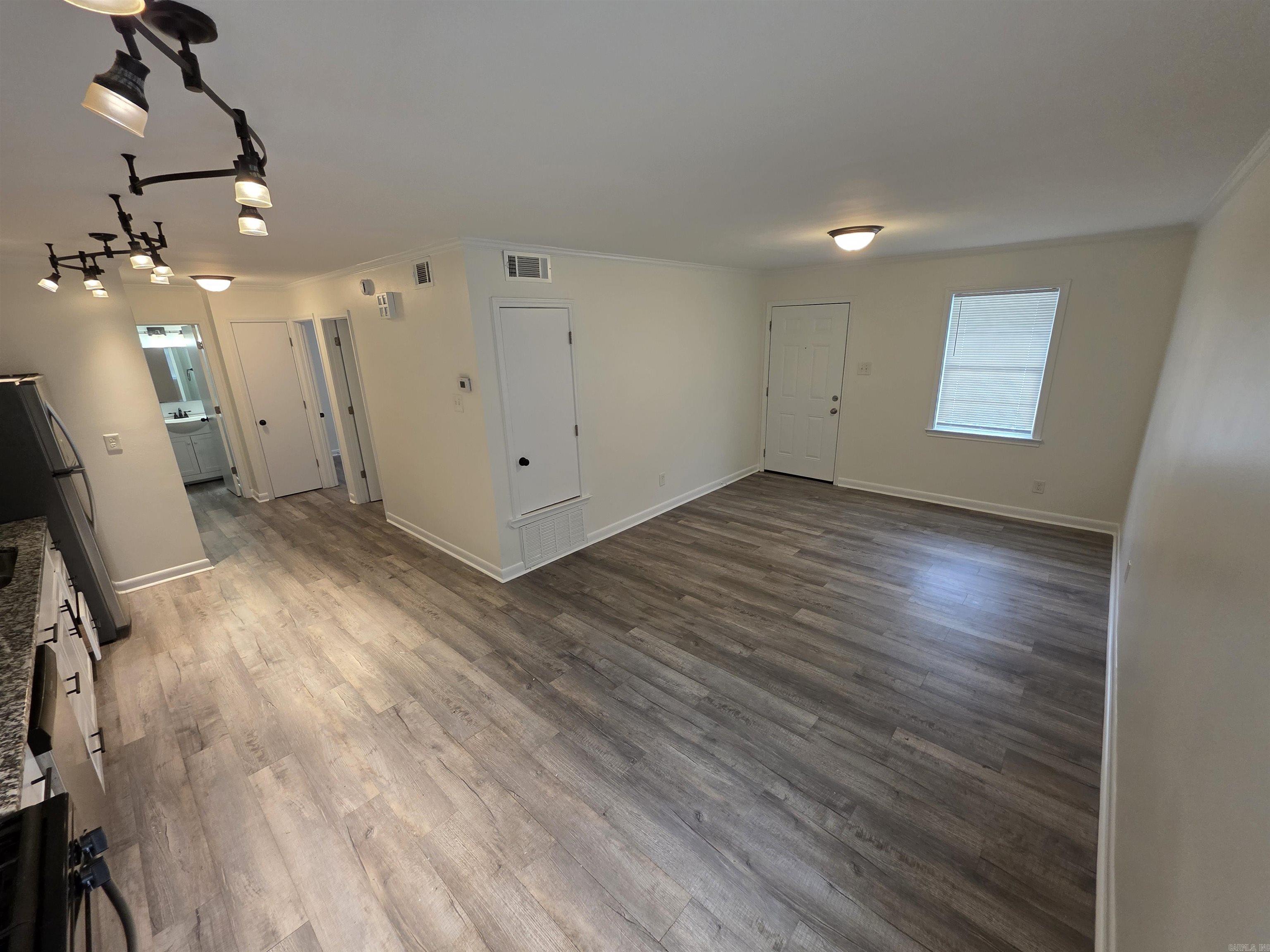 Cute 2BD/1BA located in Benton that is waiting for you to call home. Living room open to dining area perfect for enjoying time with family or friends. Vinyl flooring throughout. Washer/Dryer included but maintenance is tenants responsibility. Walking distance to Tyndall Park and Benton Middle and High school campuses. Close to shopping, dining, and much more minutes away in the Benton square! This property is managed by Hoffman Team so beware of scammers - we will never ask you to Cashapp us money. The lease for this property is for 18 months to 2 years with a 3% increase after the first year. Income must be 3x the amount of rent per month unless you have a housing voucher. Deposit, first monthās rent, and the $50 administration fee due before move in.